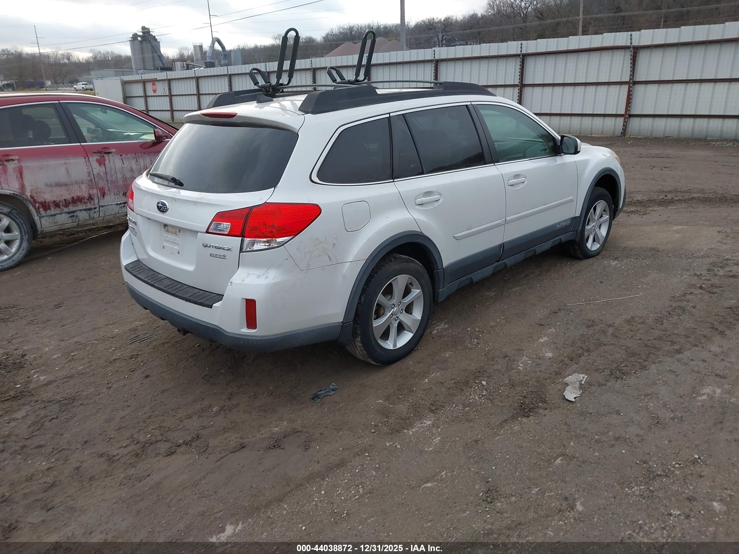 SUBARU OUTBACK image 4