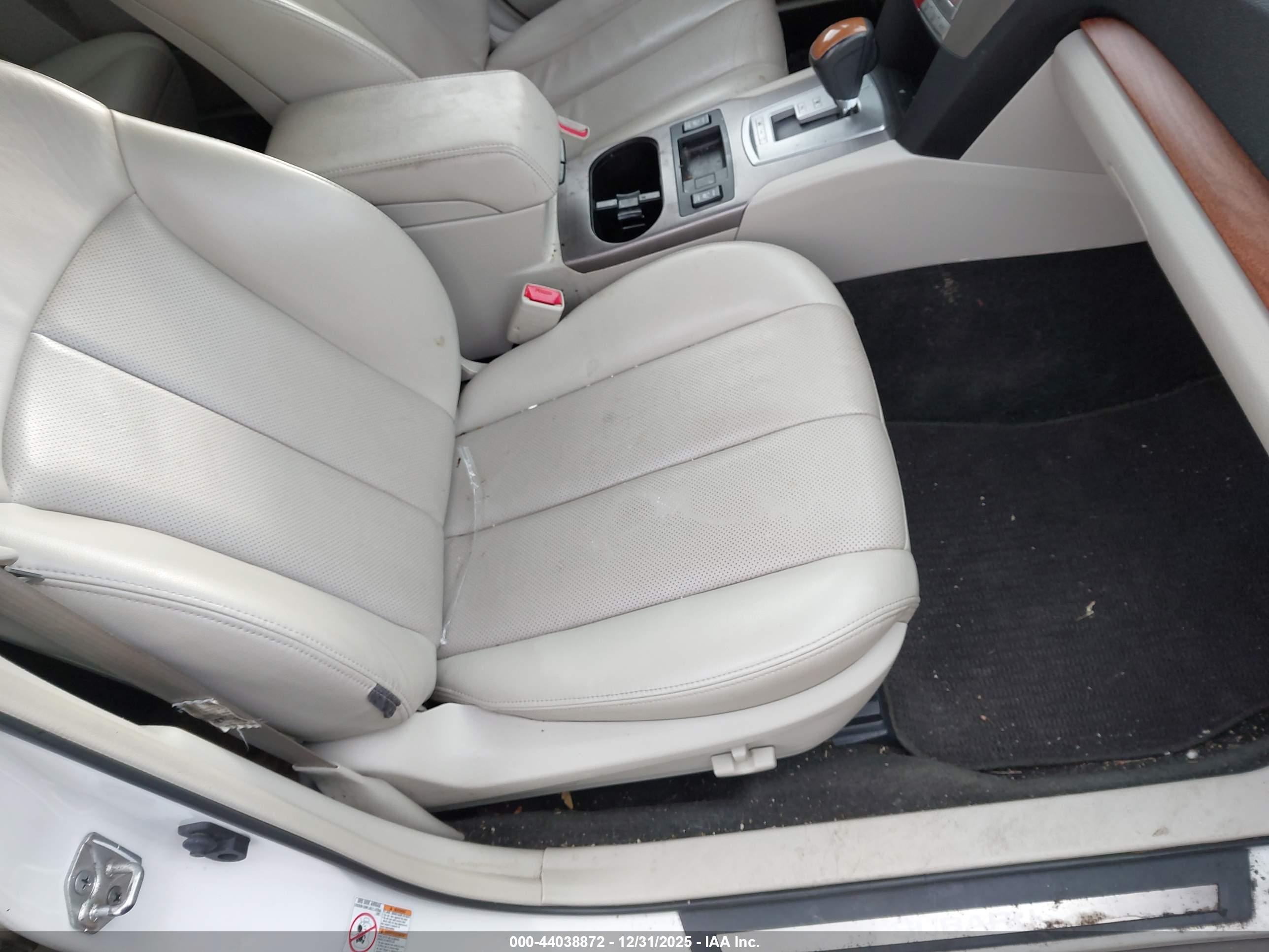 SUBARU OUTBACK image 5