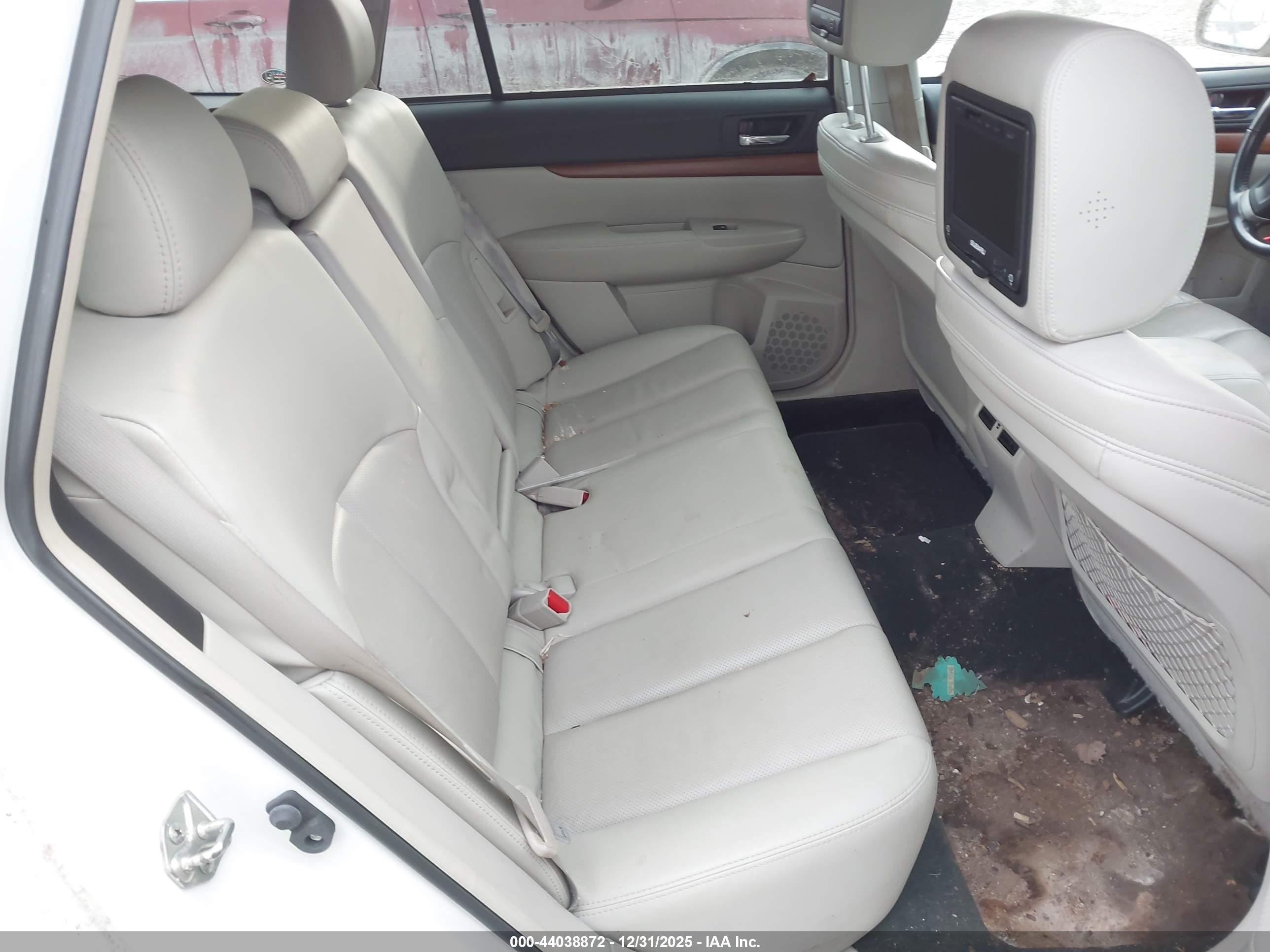 SUBARU OUTBACK image 8