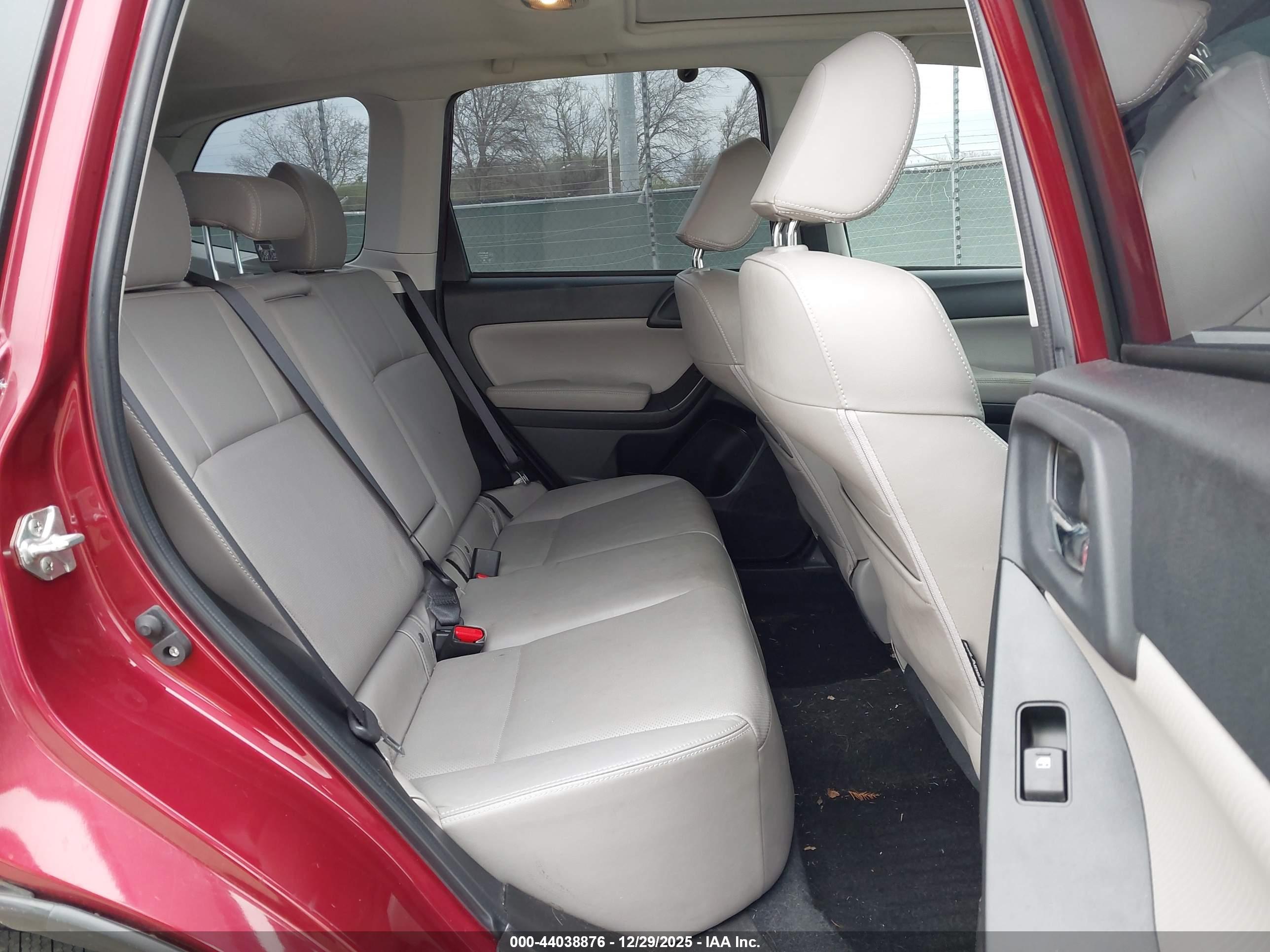 SUBARU FORESTER image 8