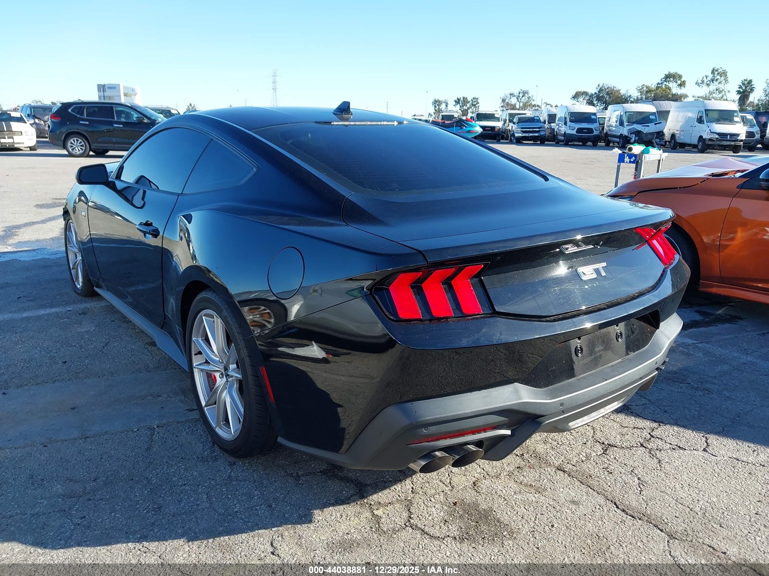 FORD MUSTANG image 3