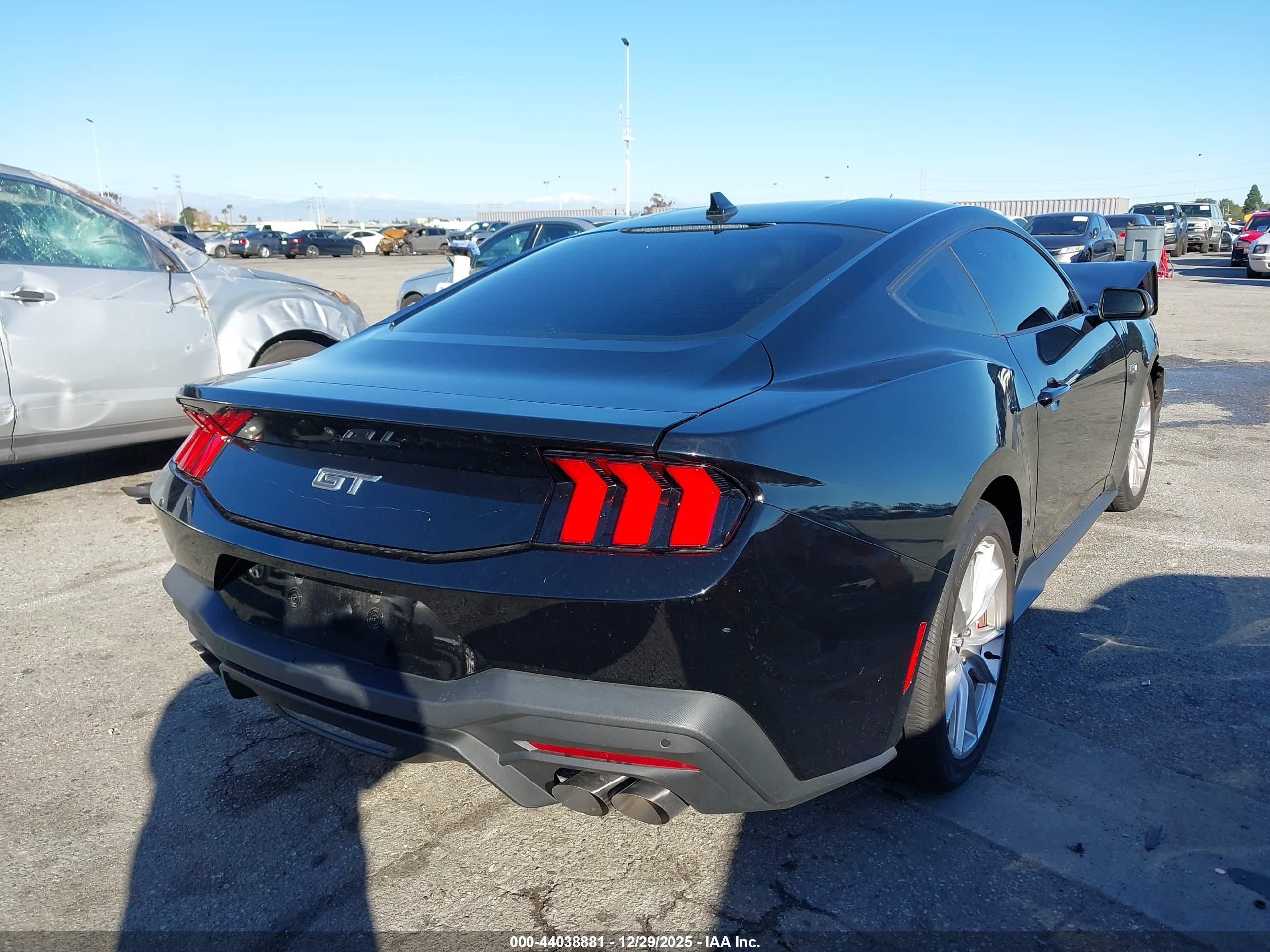FORD MUSTANG image 4