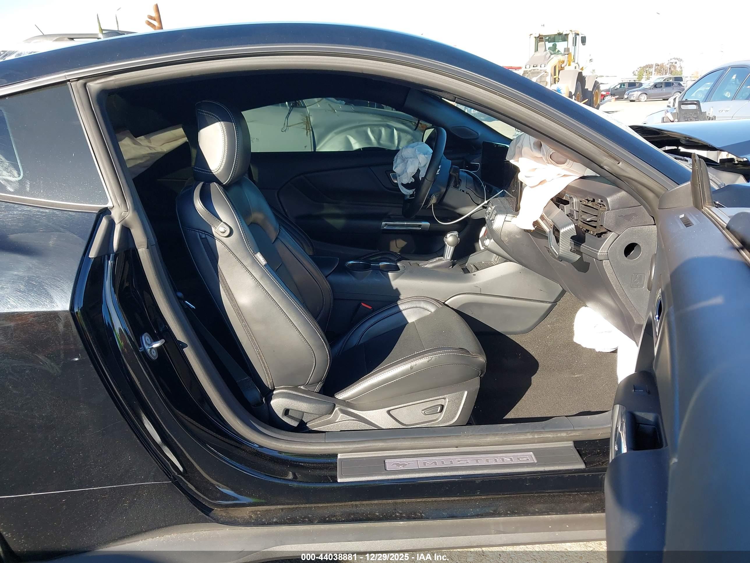 FORD MUSTANG image 5