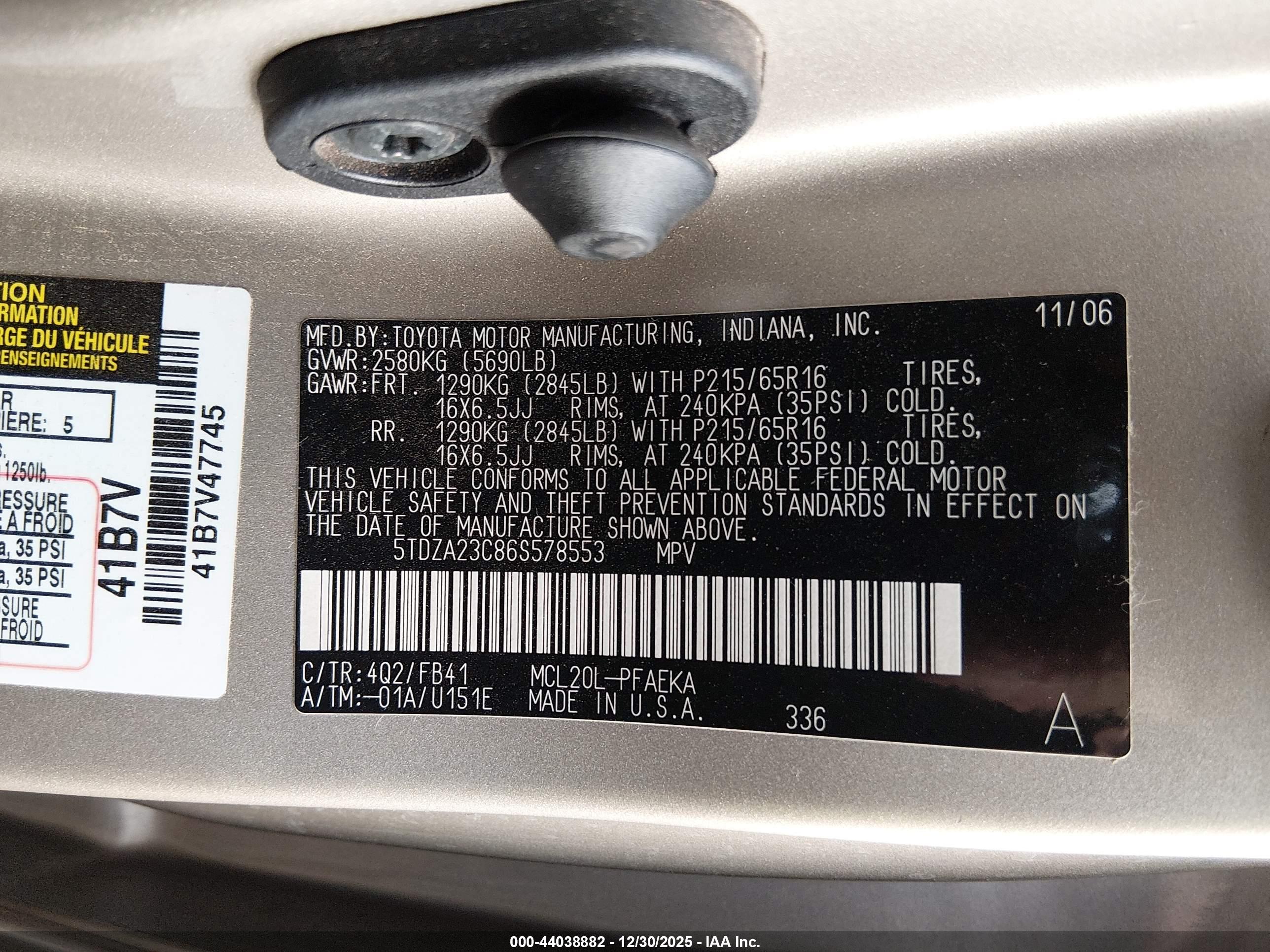 TOYOTA SIENNA image 9