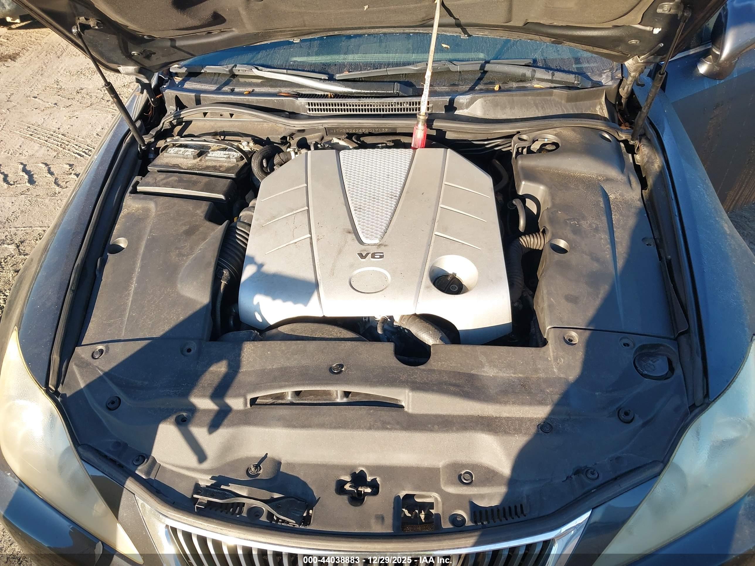 LEXUS IS image 10