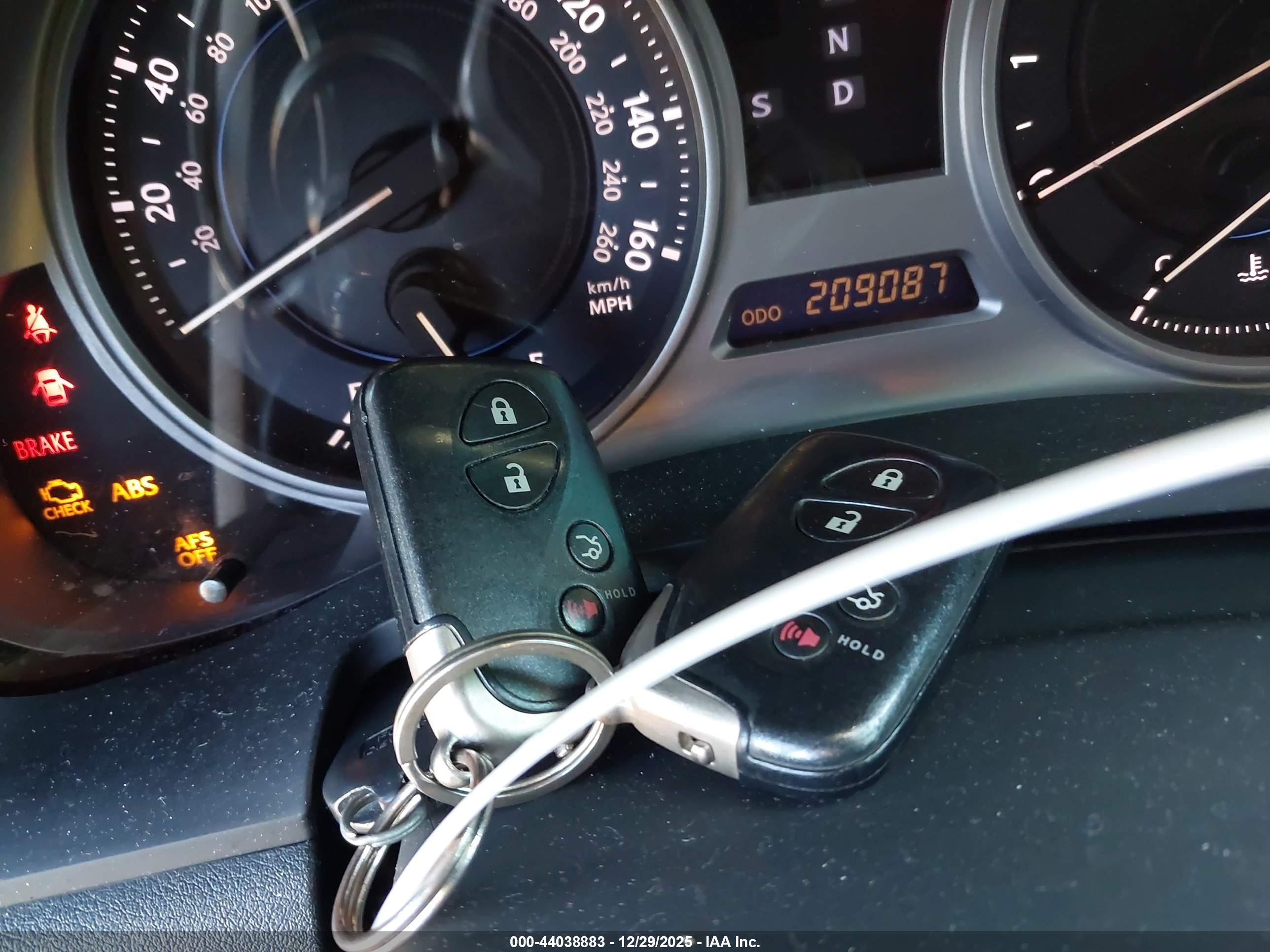 LEXUS IS image 11