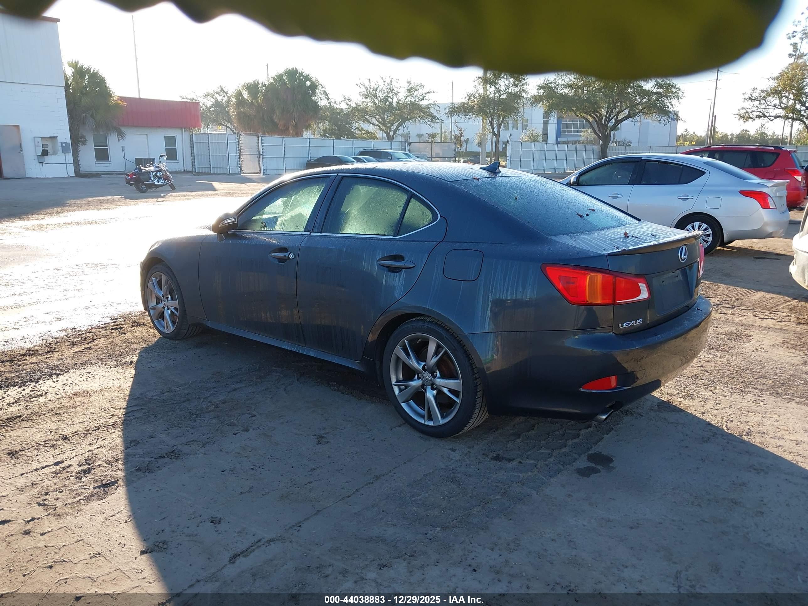 LEXUS IS image 3