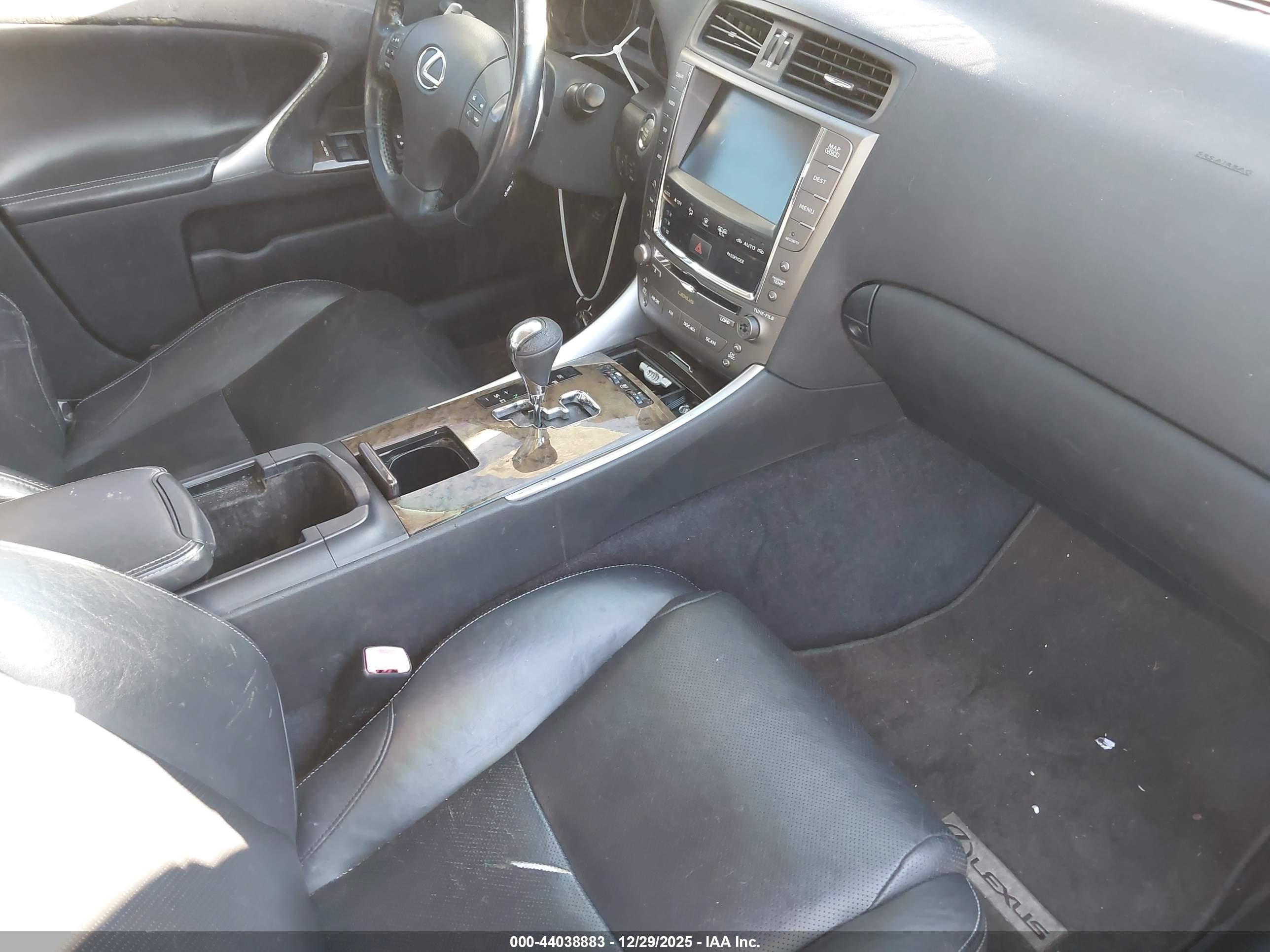 LEXUS IS image 5