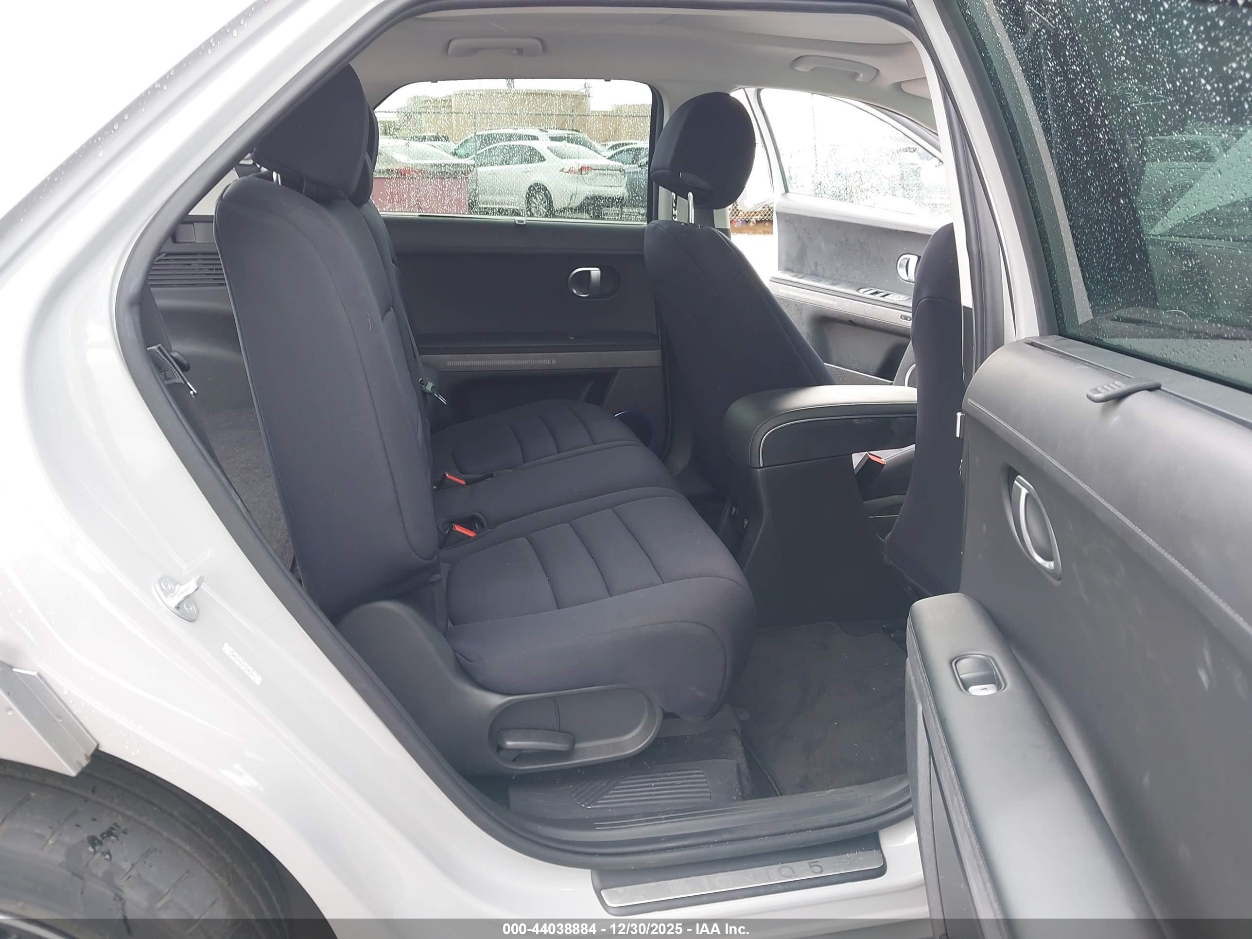HYUNDAI IONIQ image 8