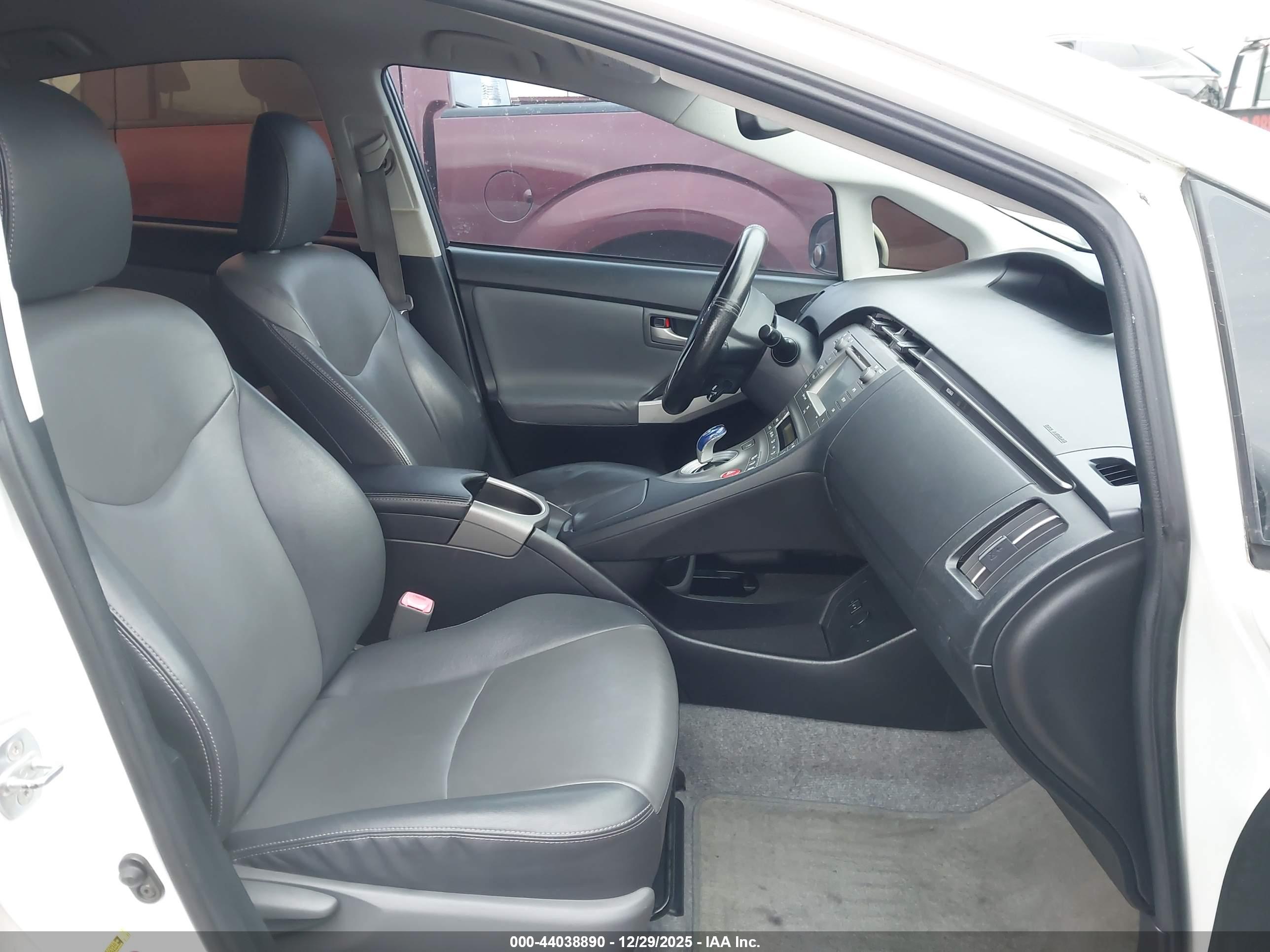 TOYOTA PRIUS image 5