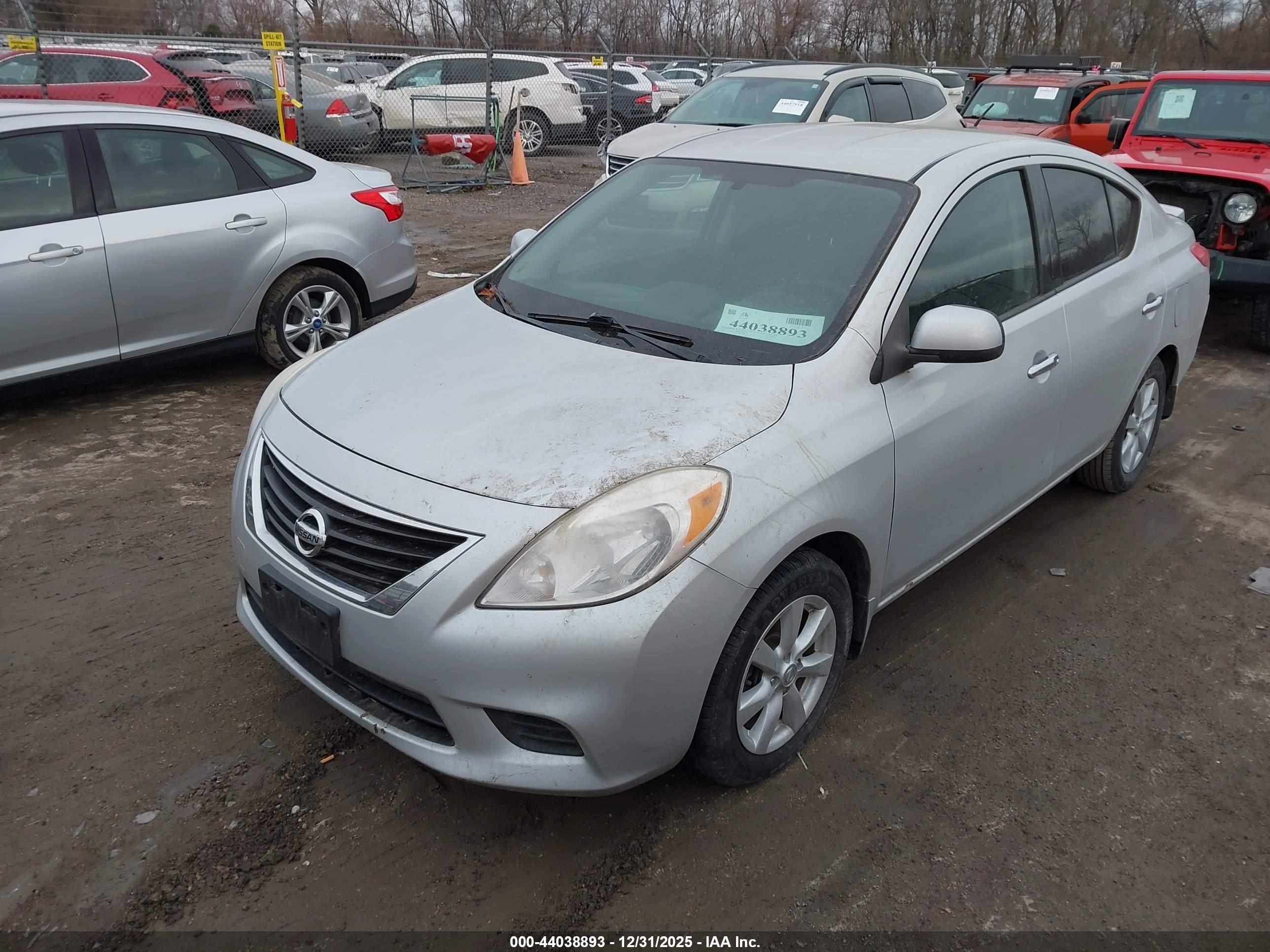 NISSAN VERSA image 2