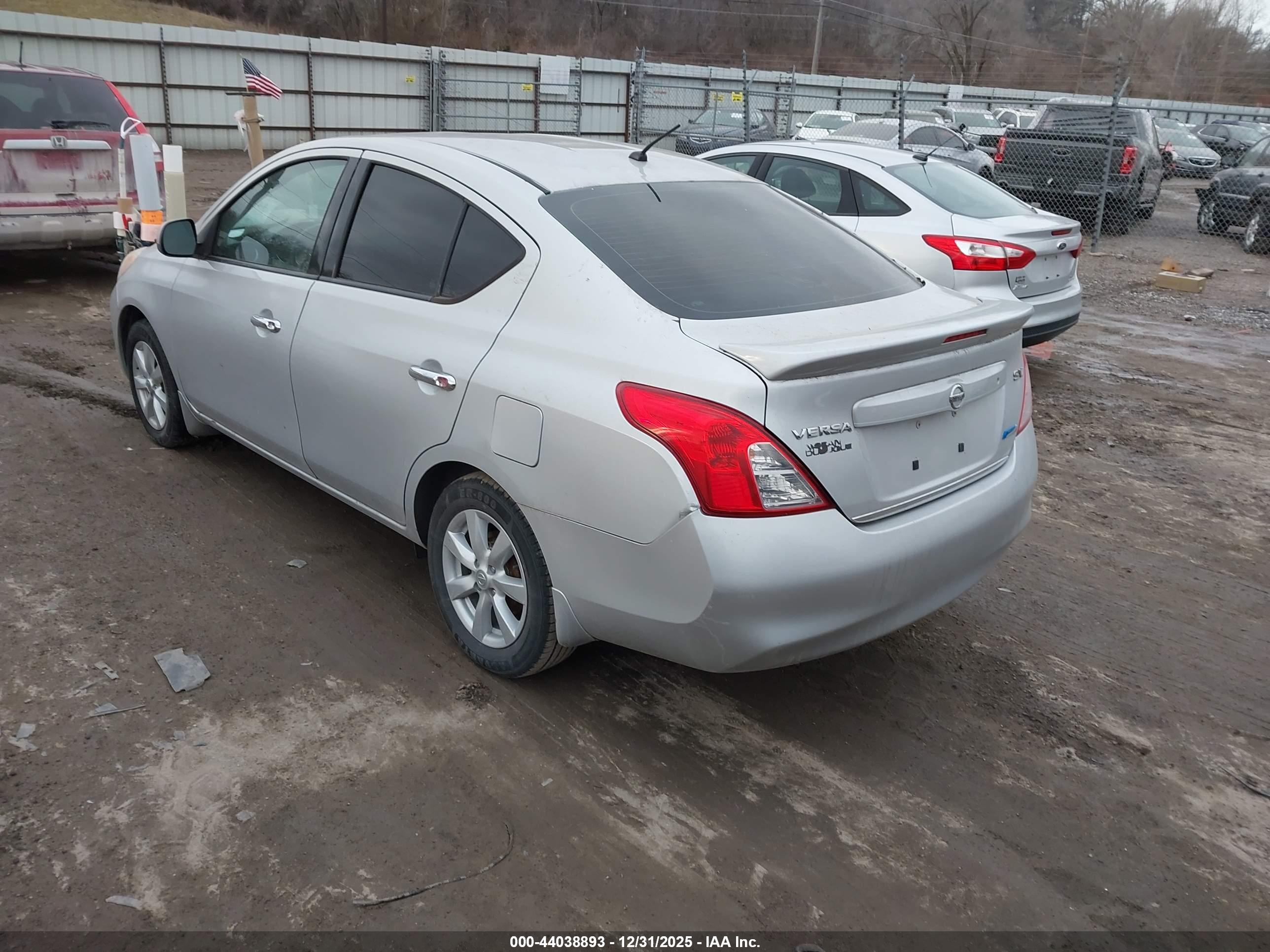 NISSAN VERSA image 3
