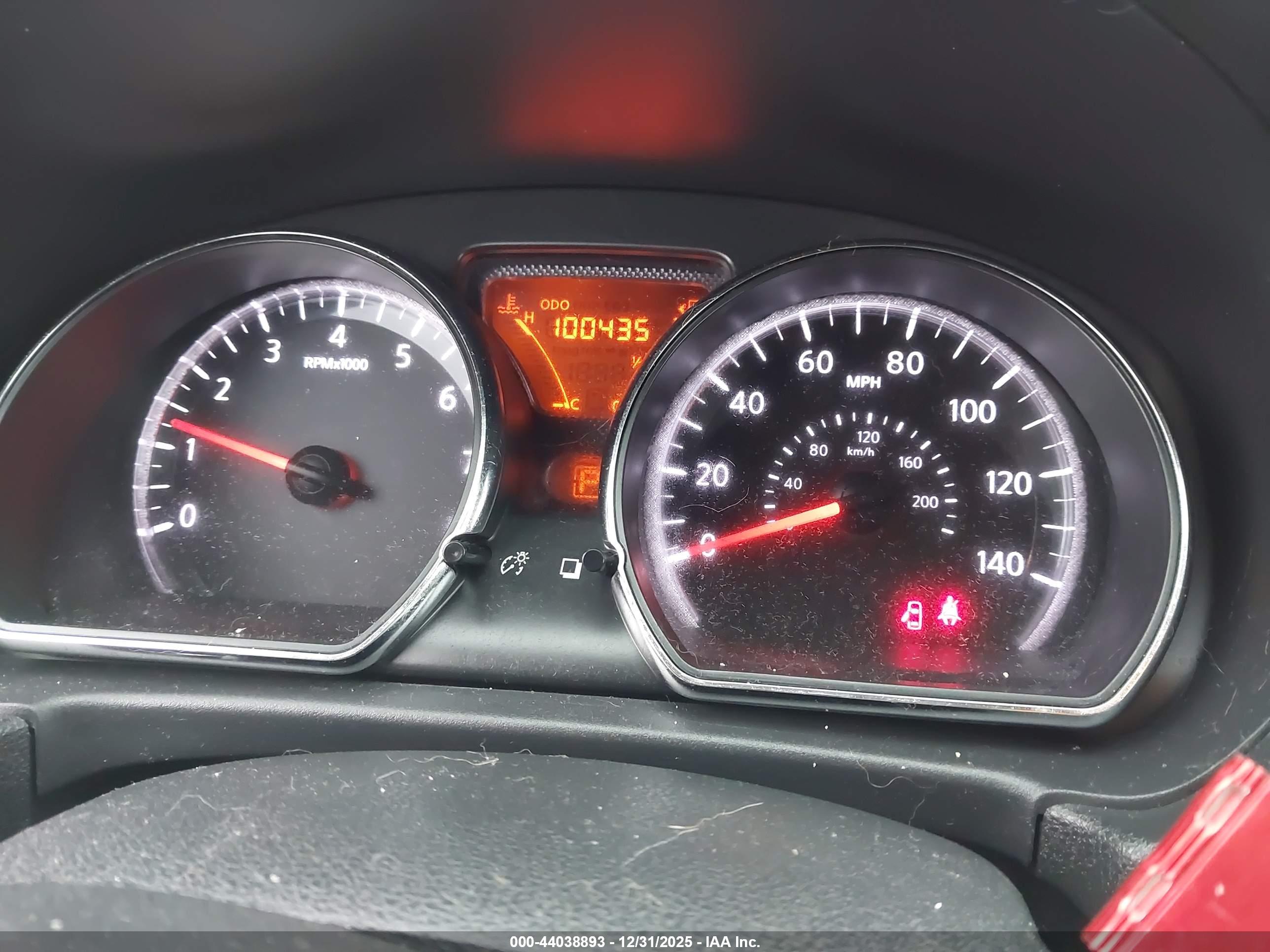 NISSAN VERSA image 7