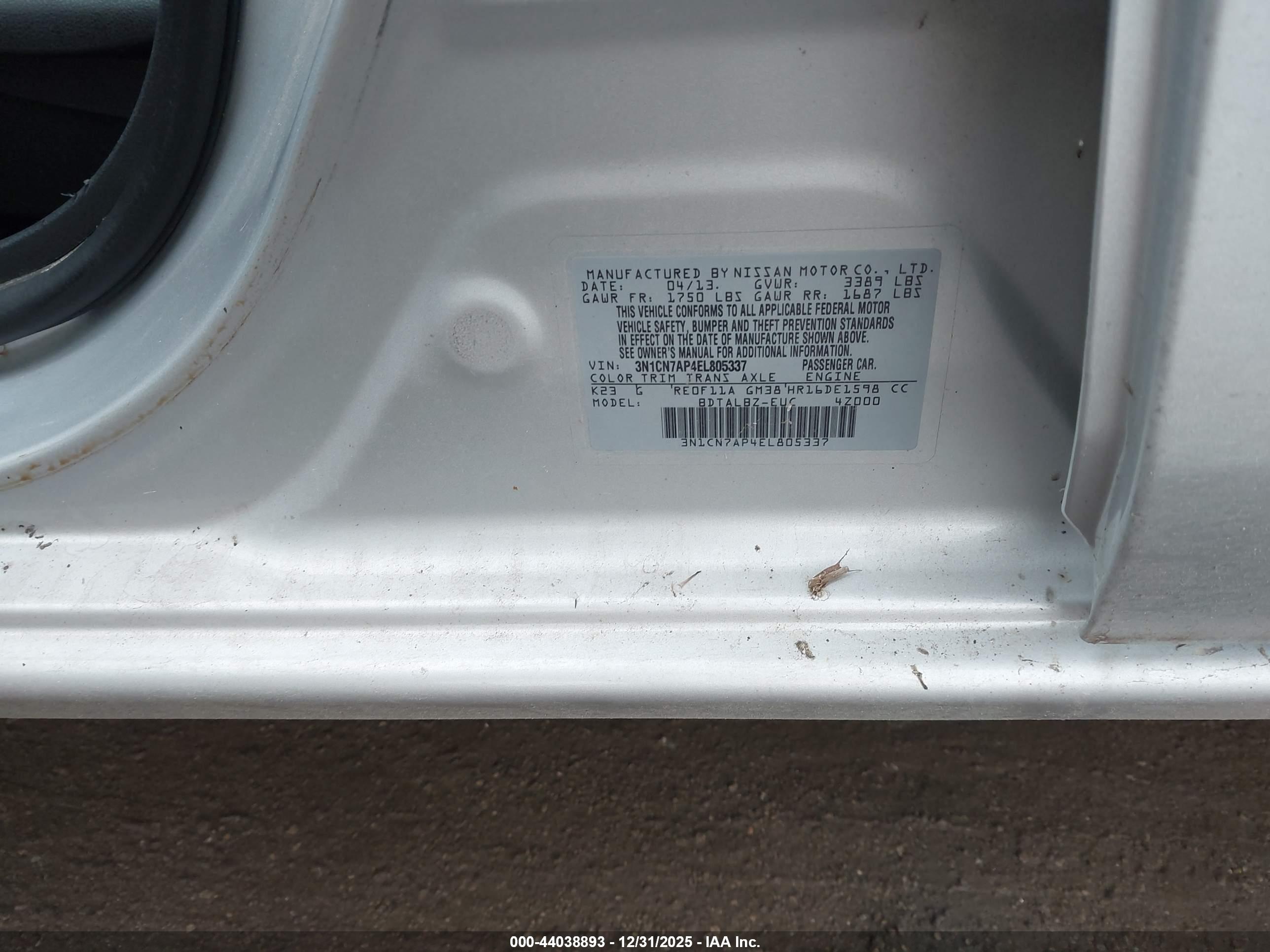 NISSAN VERSA image 9