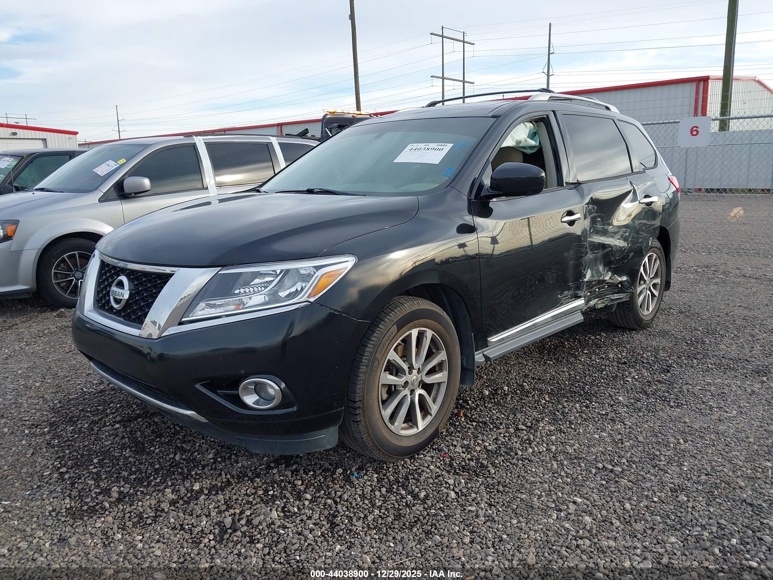 NISSAN PATHFINDER image 2