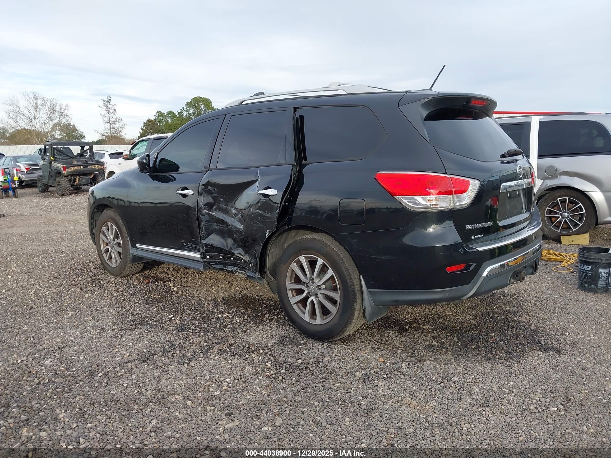 NISSAN PATHFINDER image 3