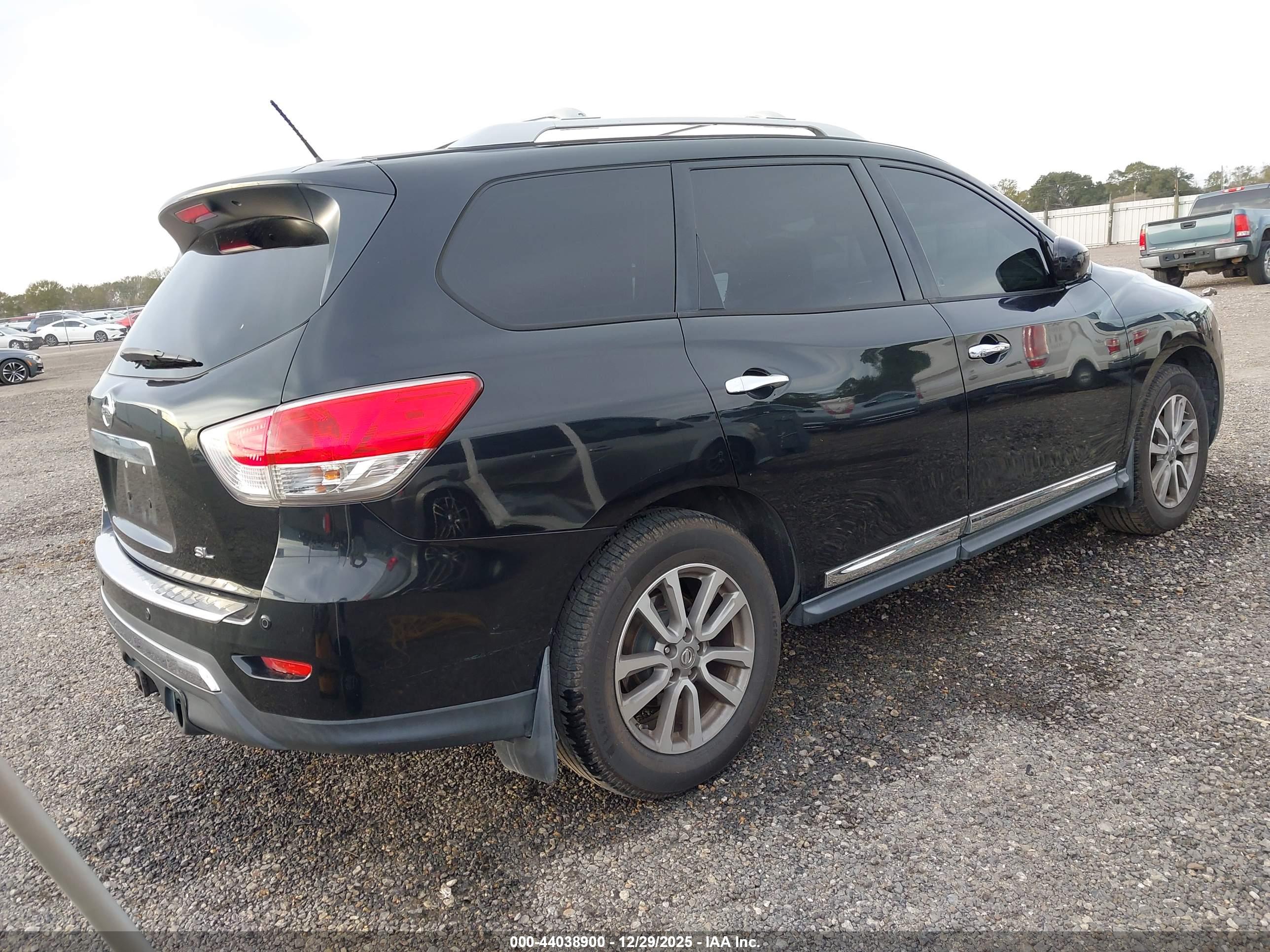 NISSAN PATHFINDER image 4