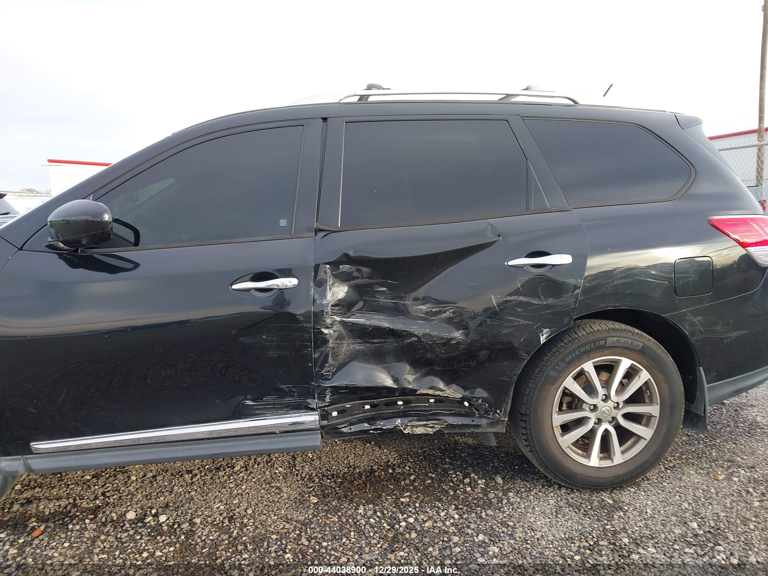 NISSAN PATHFINDER image 6