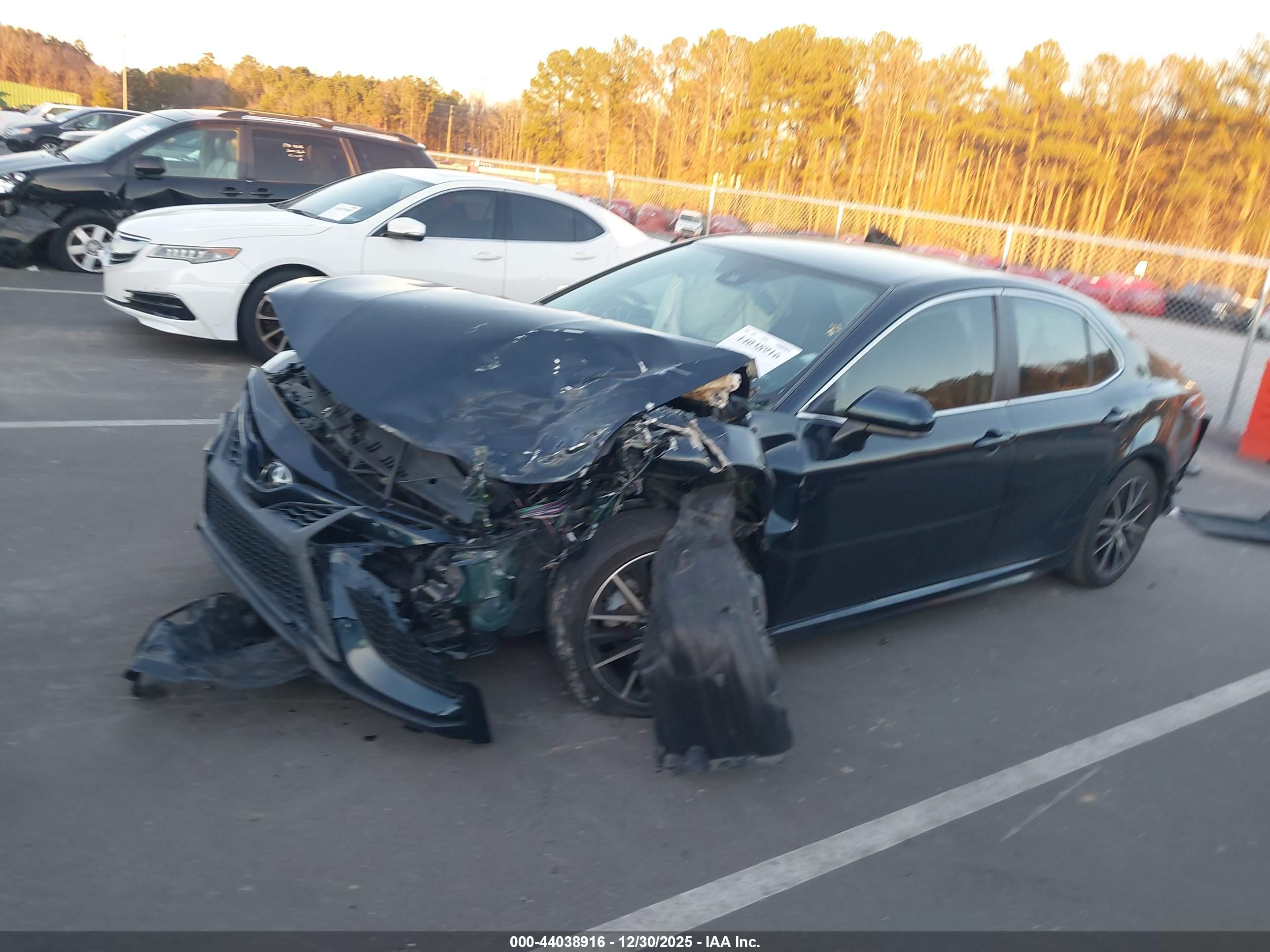 TOYOTA CAMRY image 2