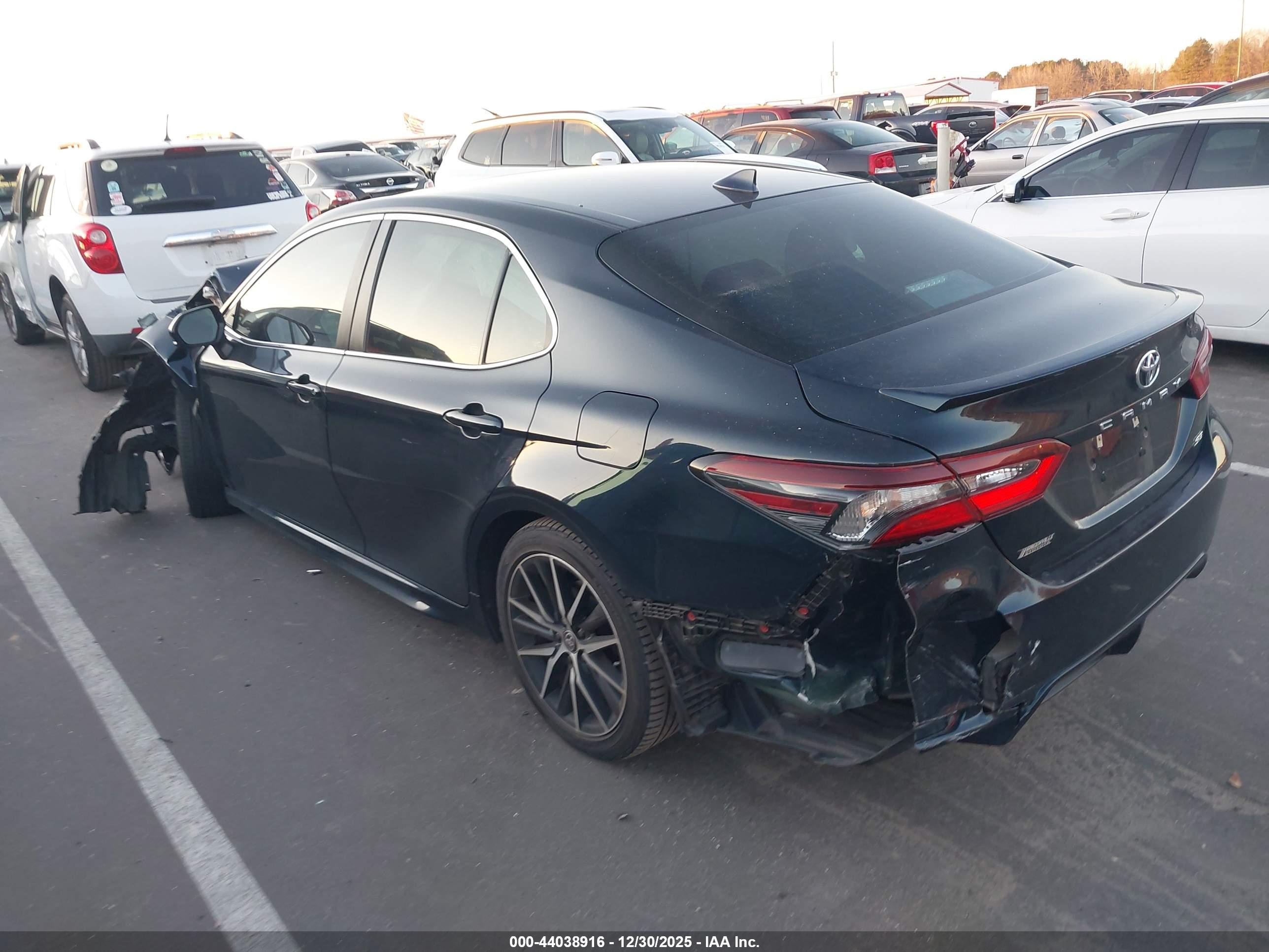 TOYOTA CAMRY image 3