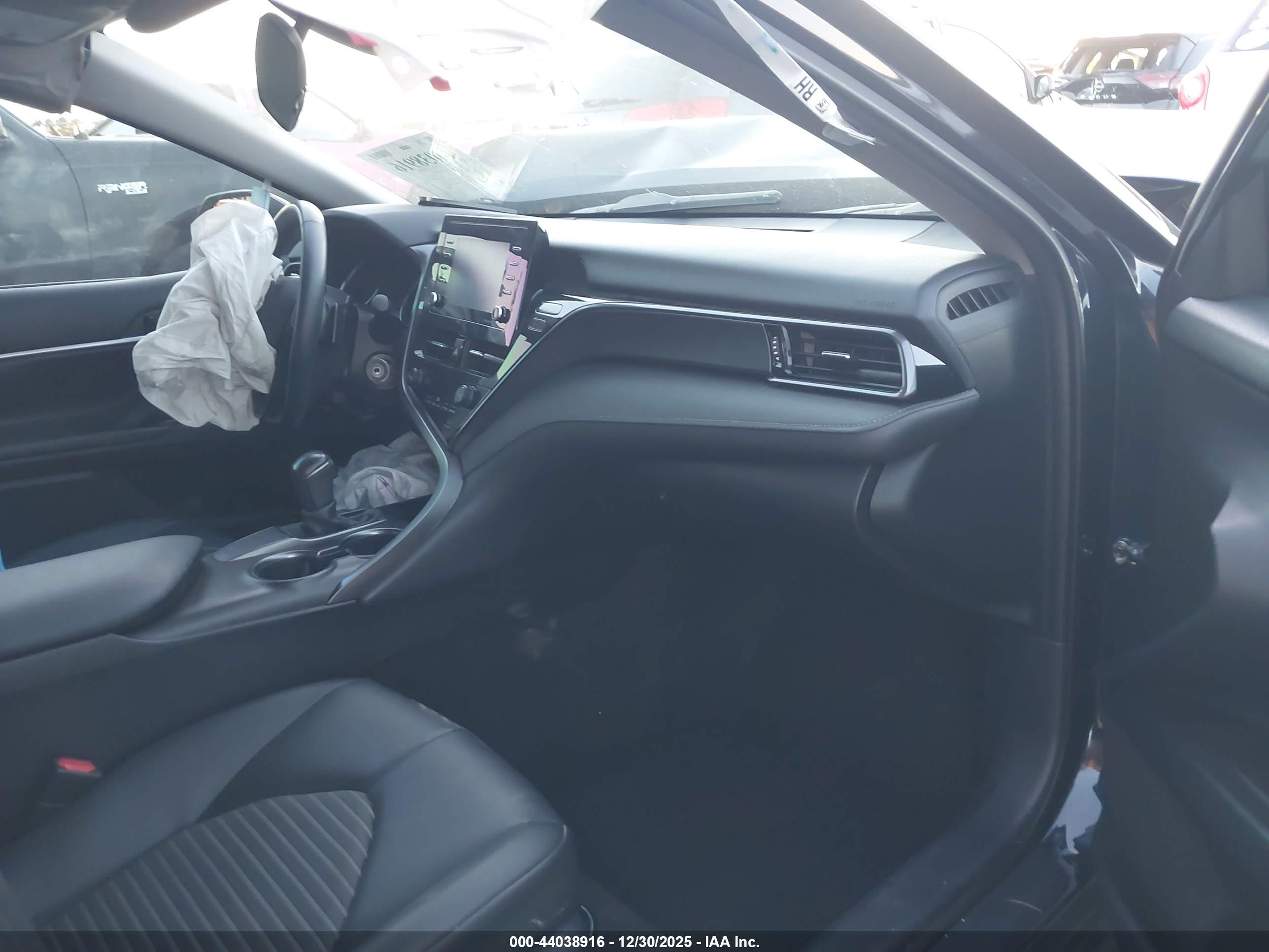 TOYOTA CAMRY image 5