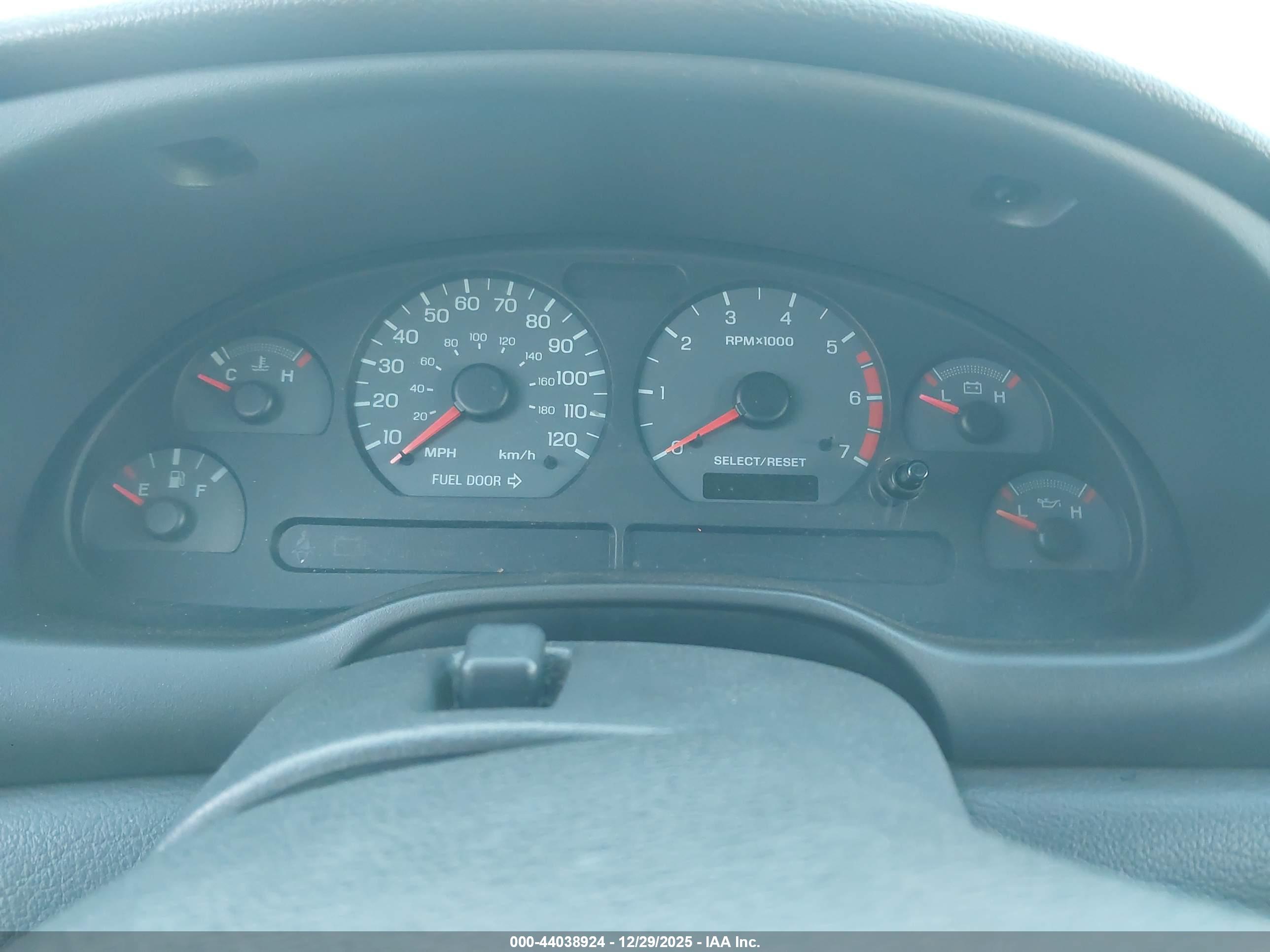 FORD MUSTANG image 7