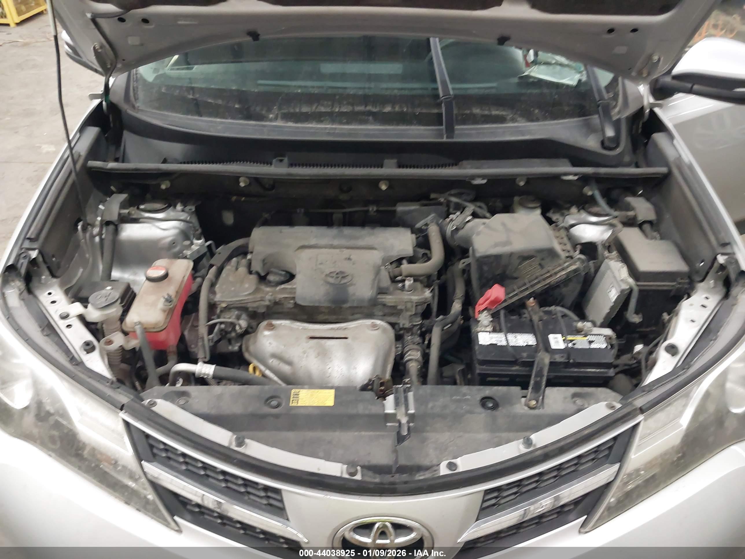 TOYOTA RAV4 image 10