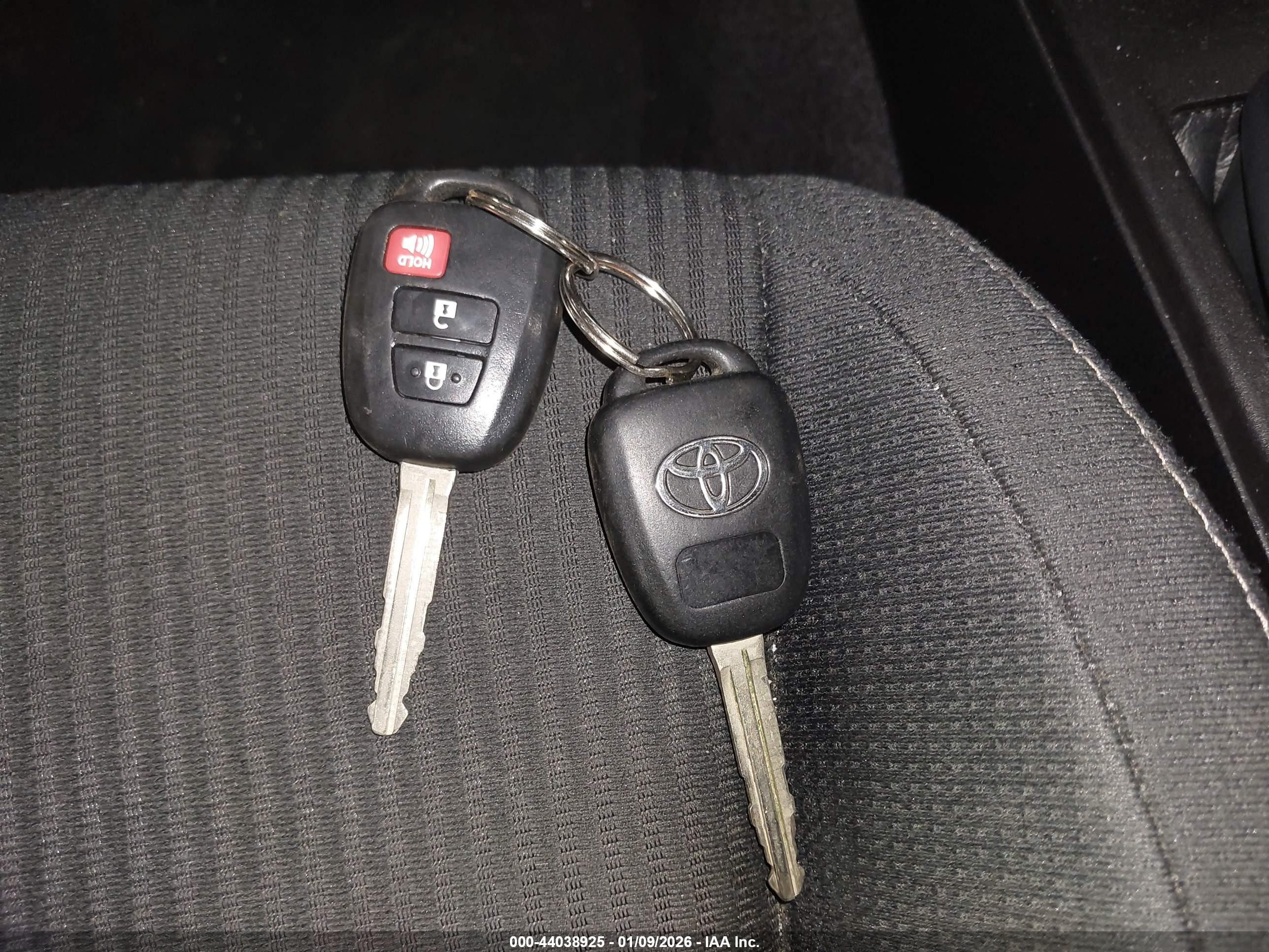TOYOTA RAV4 image 11