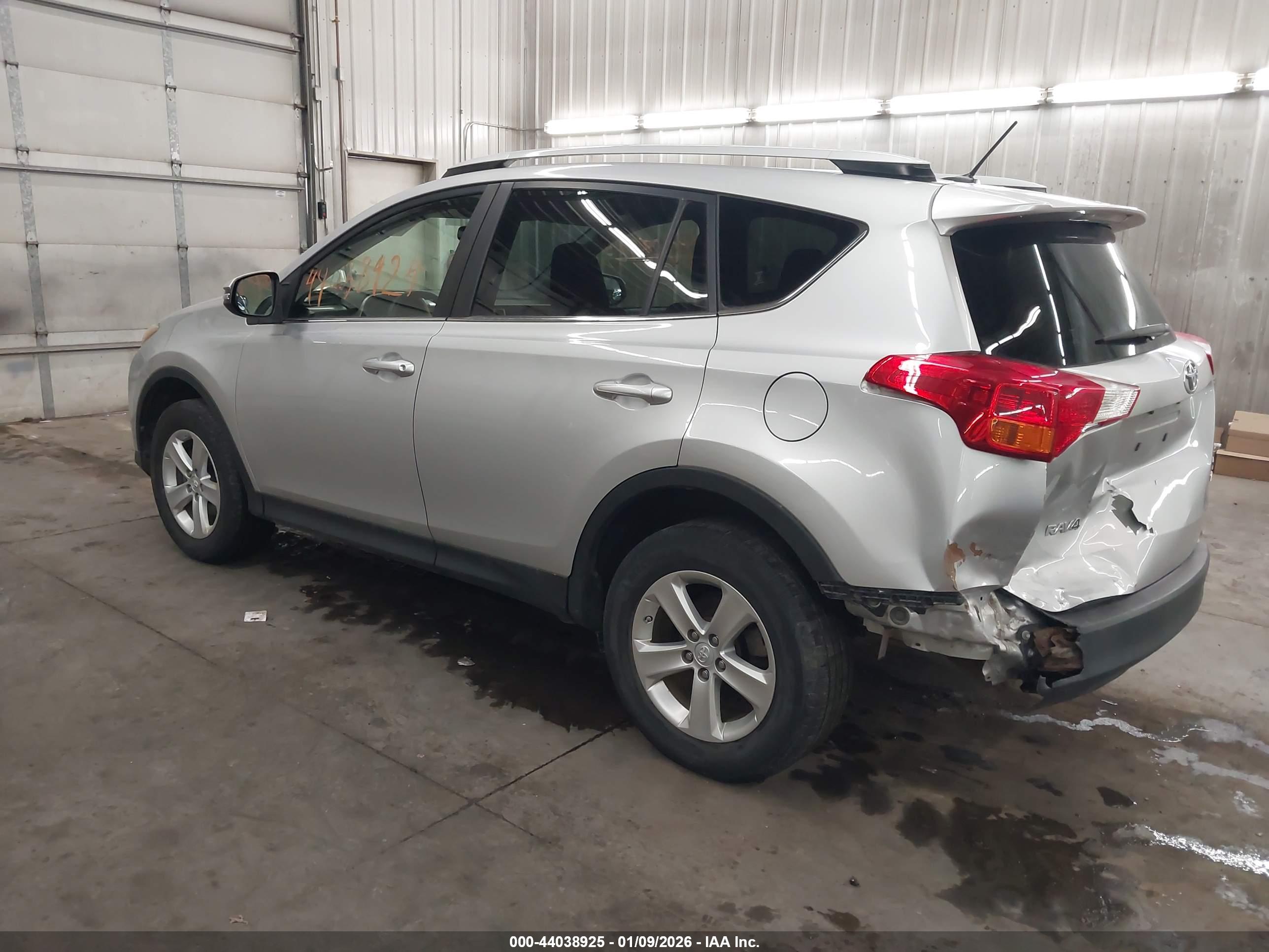 TOYOTA RAV4 image 3