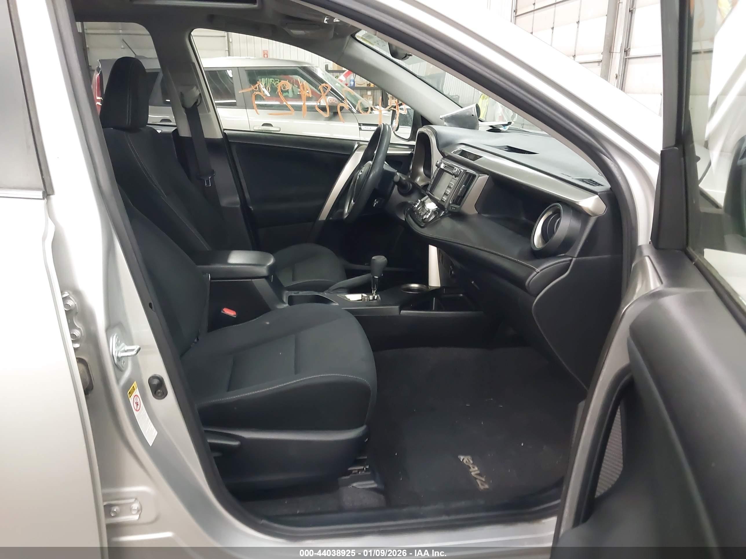 TOYOTA RAV4 image 5