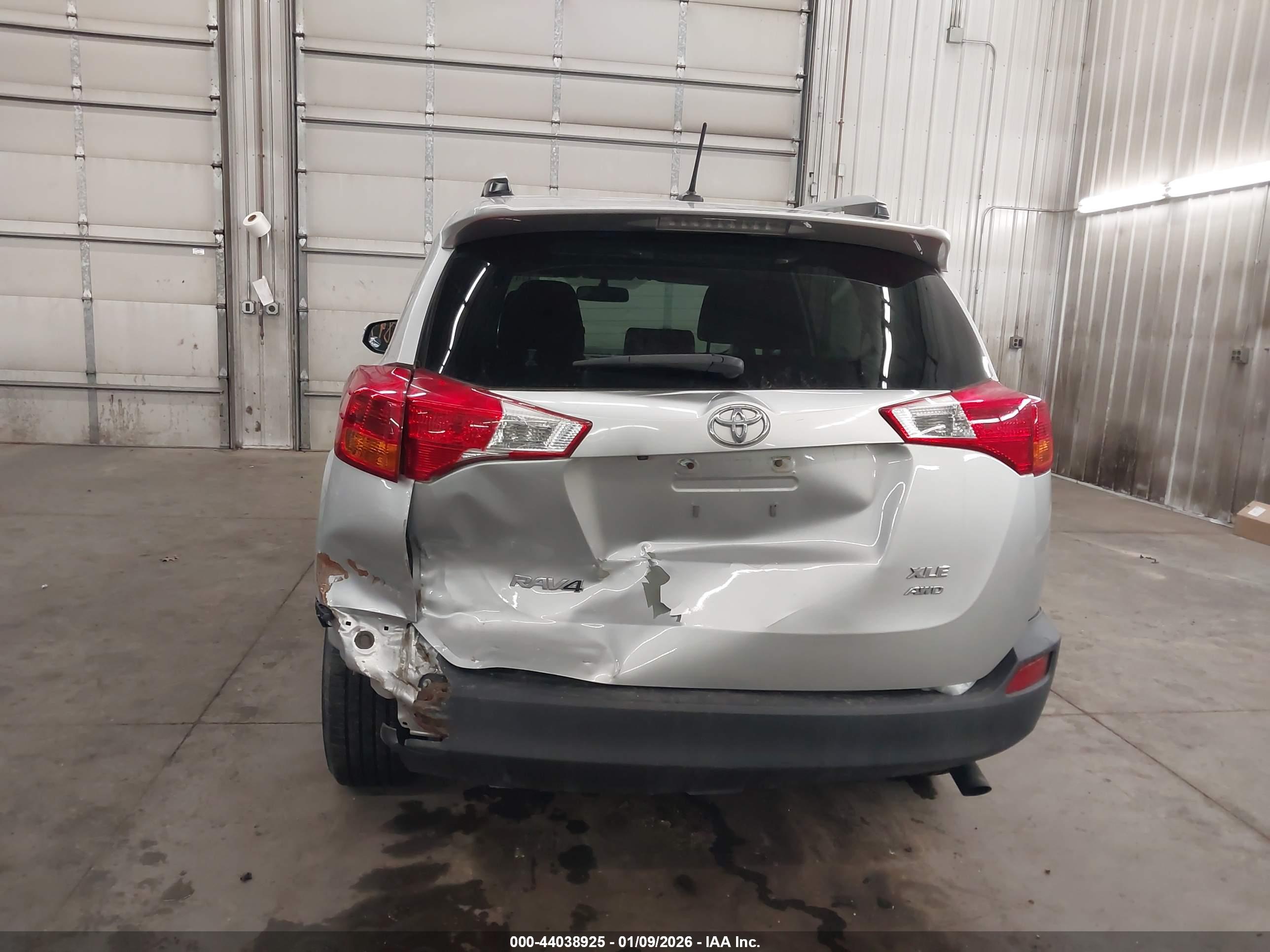 TOYOTA RAV4 image 6