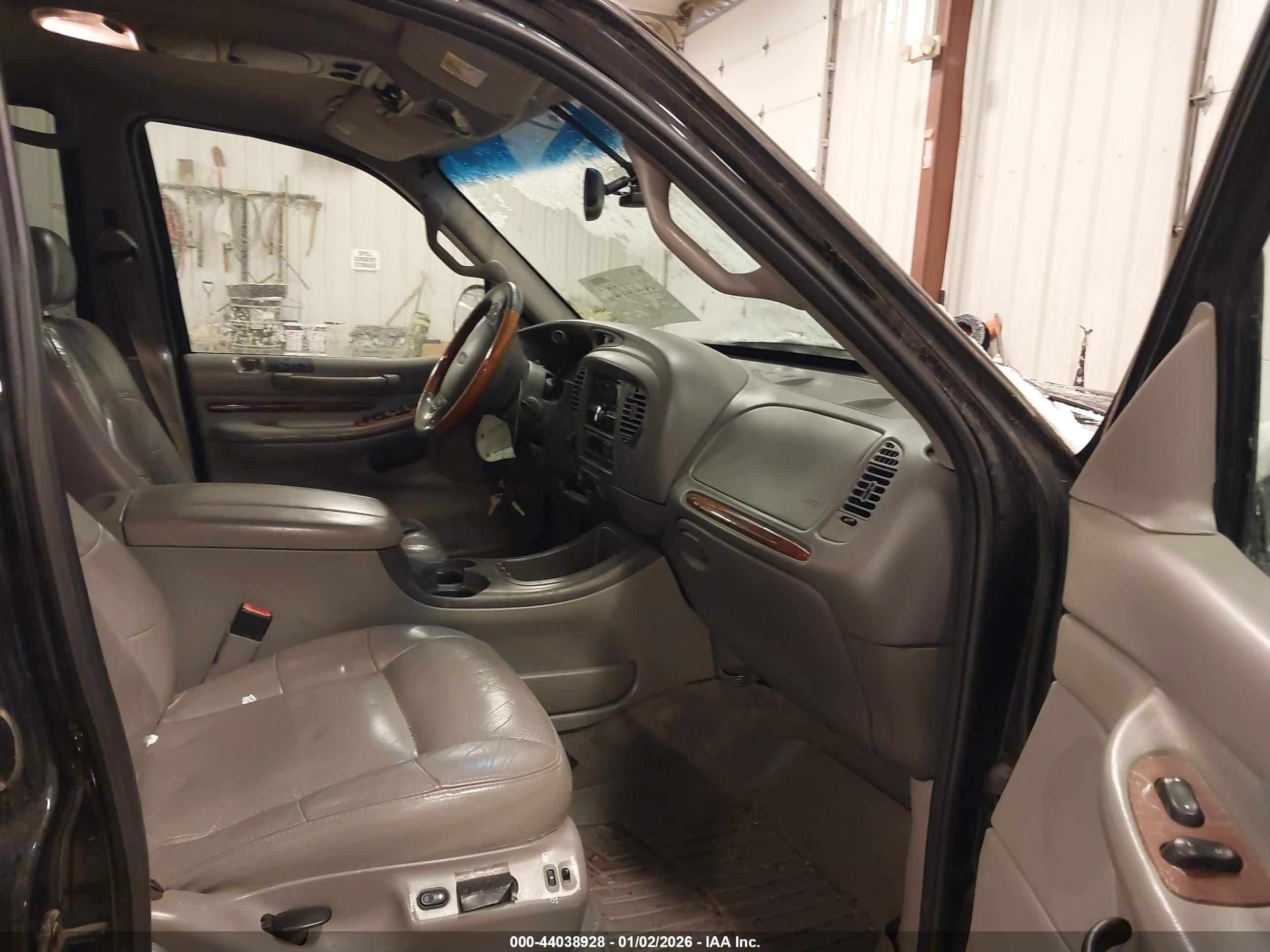 LINCOLN NAVIGATOR image 5