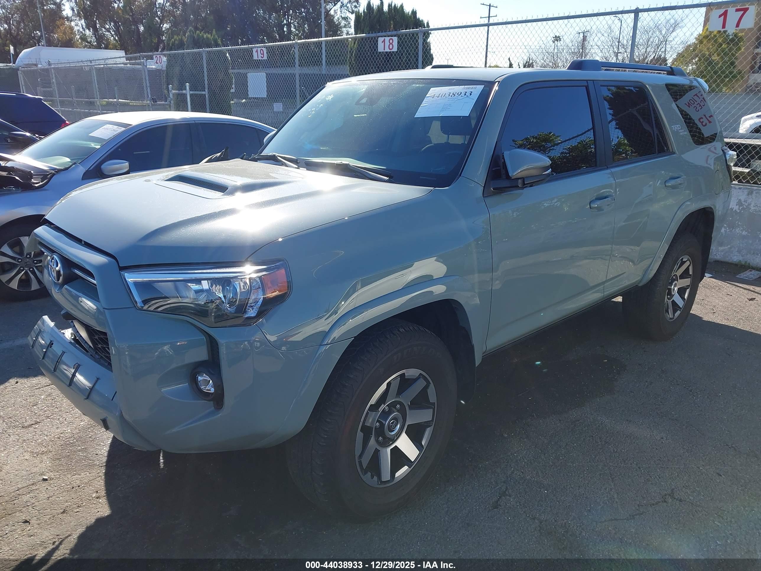 TOYOTA 4RUNNER image 2