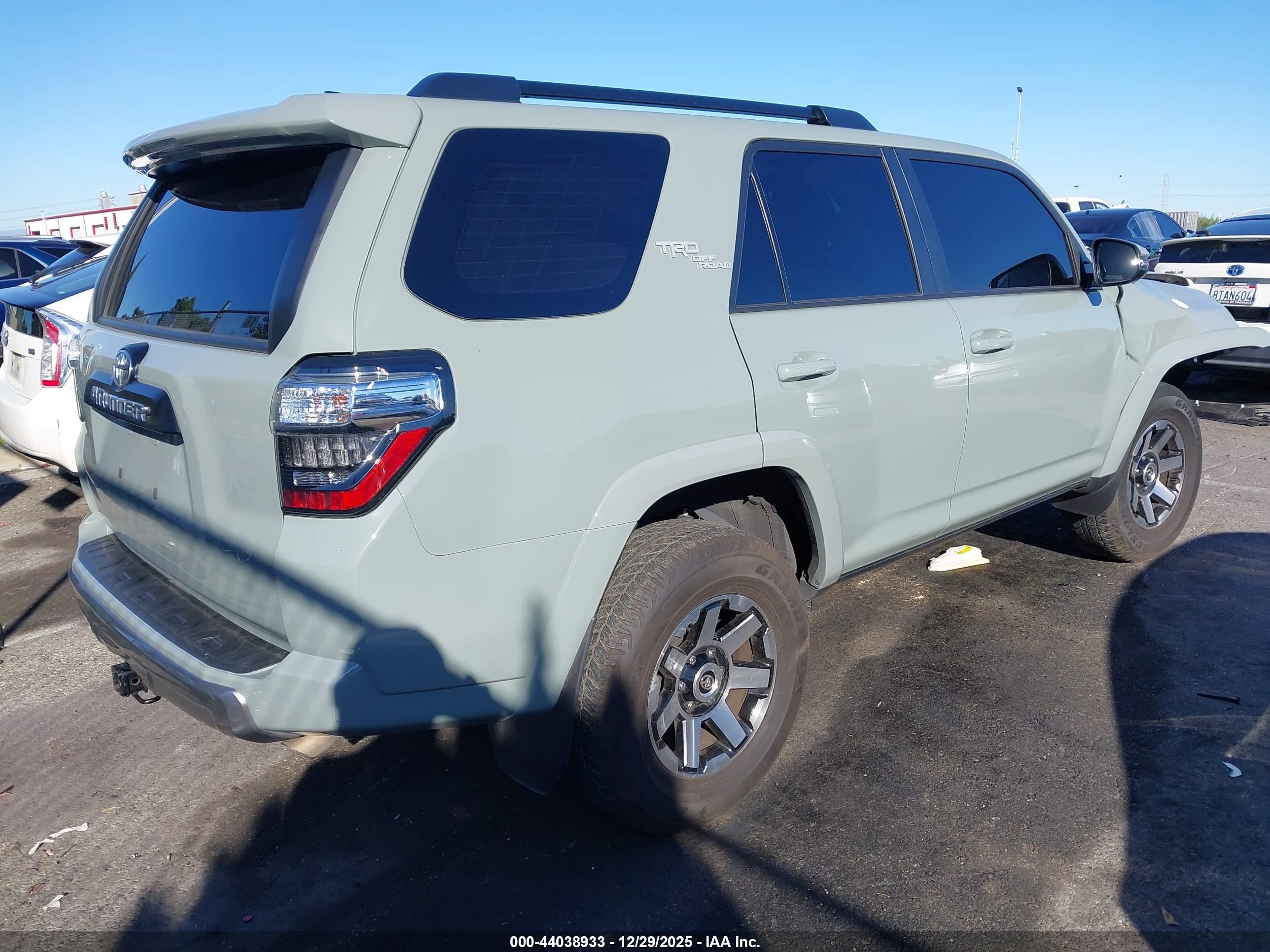 TOYOTA 4RUNNER image 4