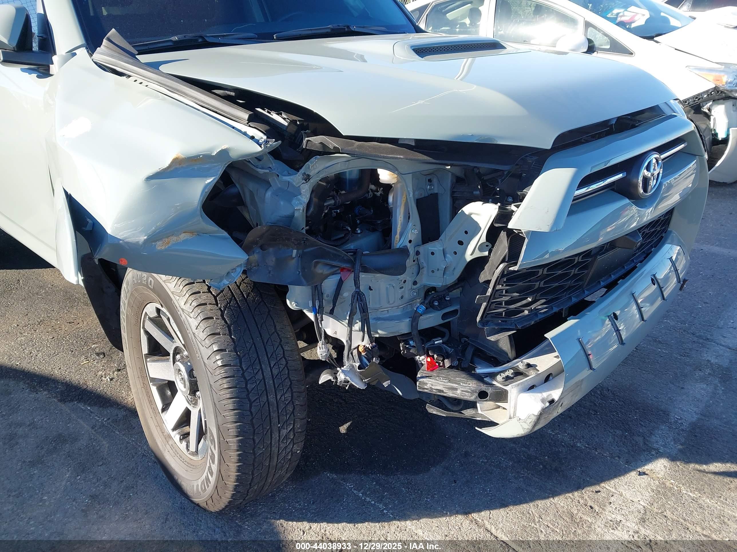TOYOTA 4RUNNER image 6