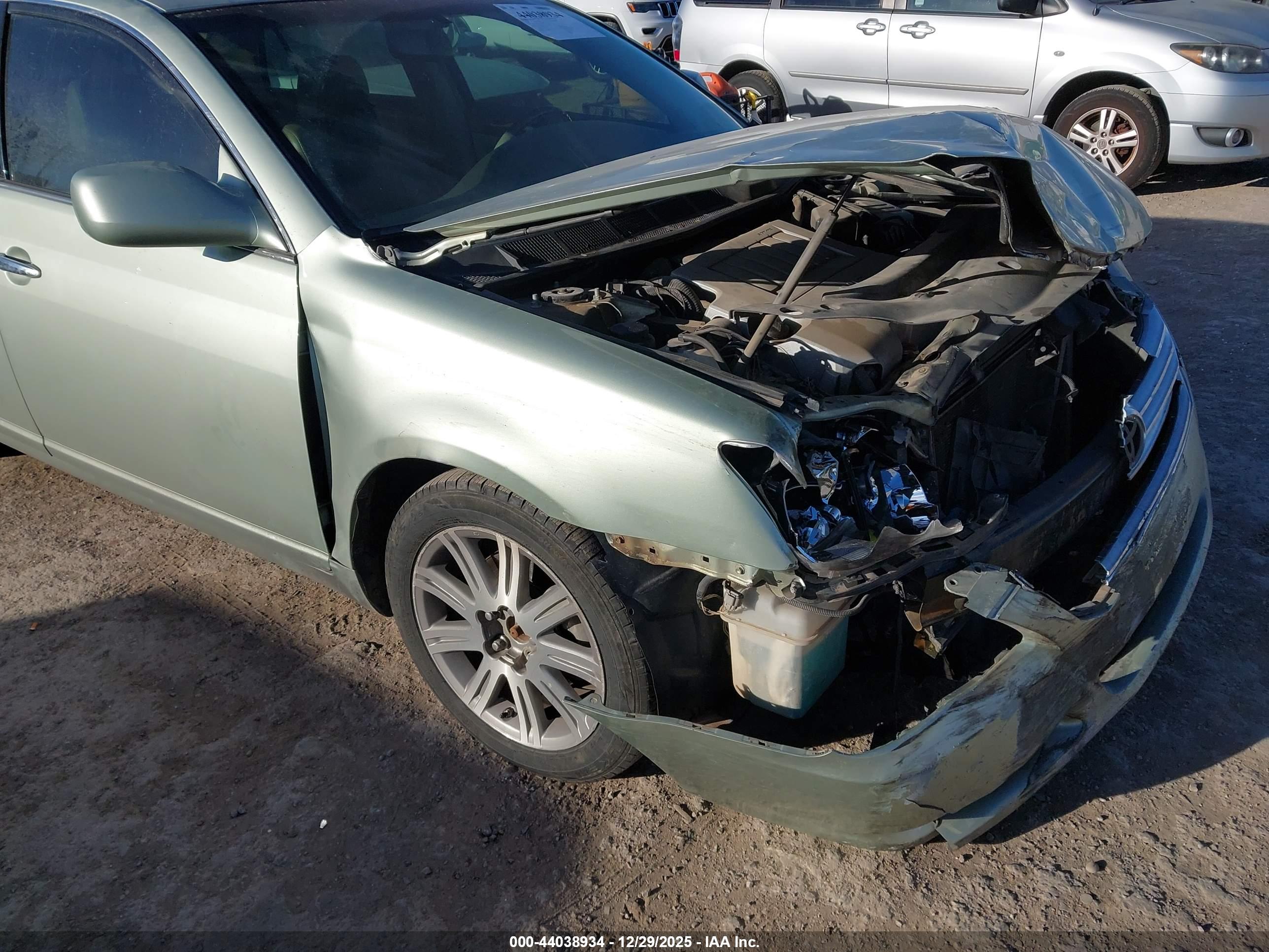 TOYOTA AVALON image 6