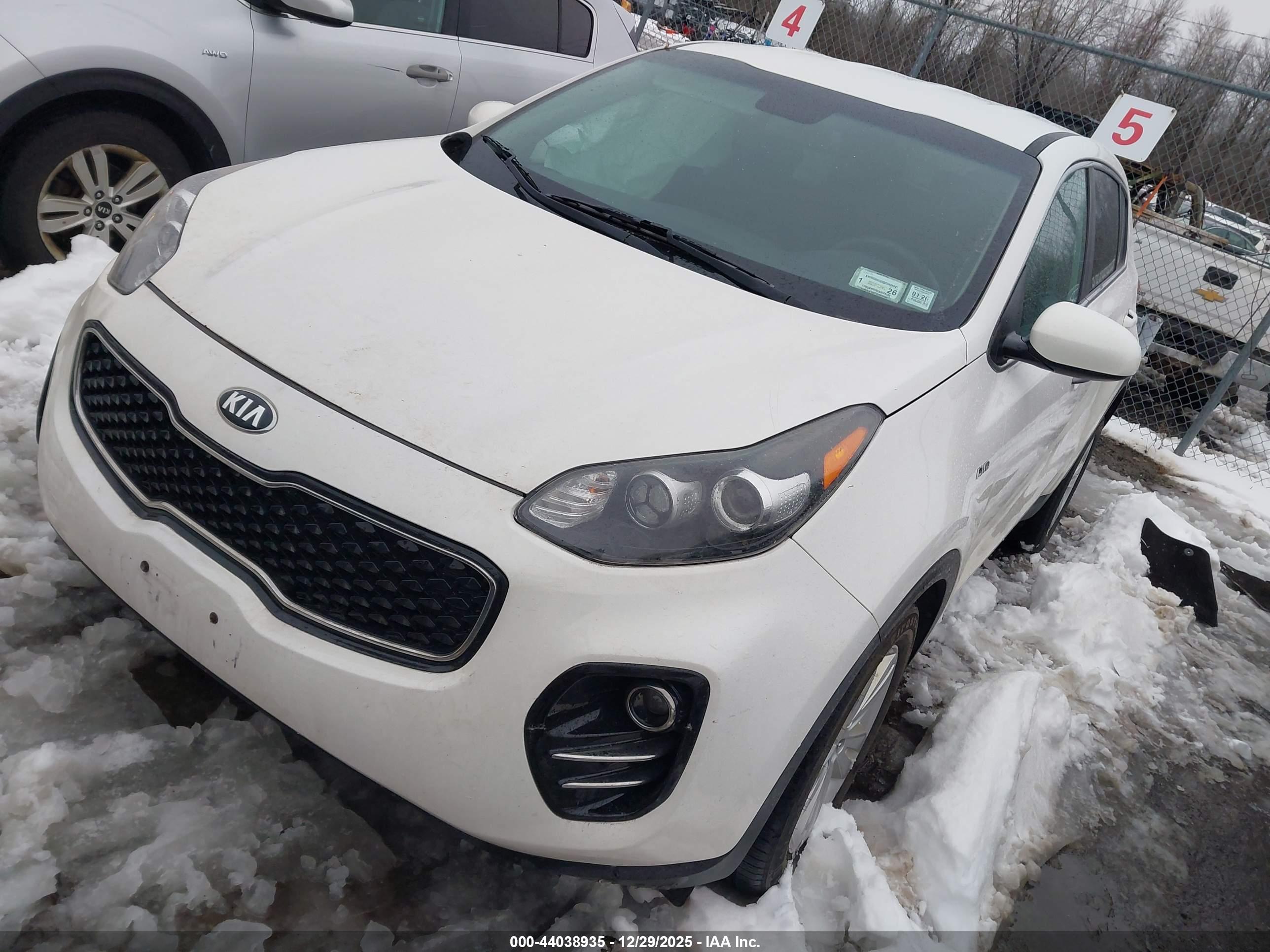 KIA SPORTAGE image 2