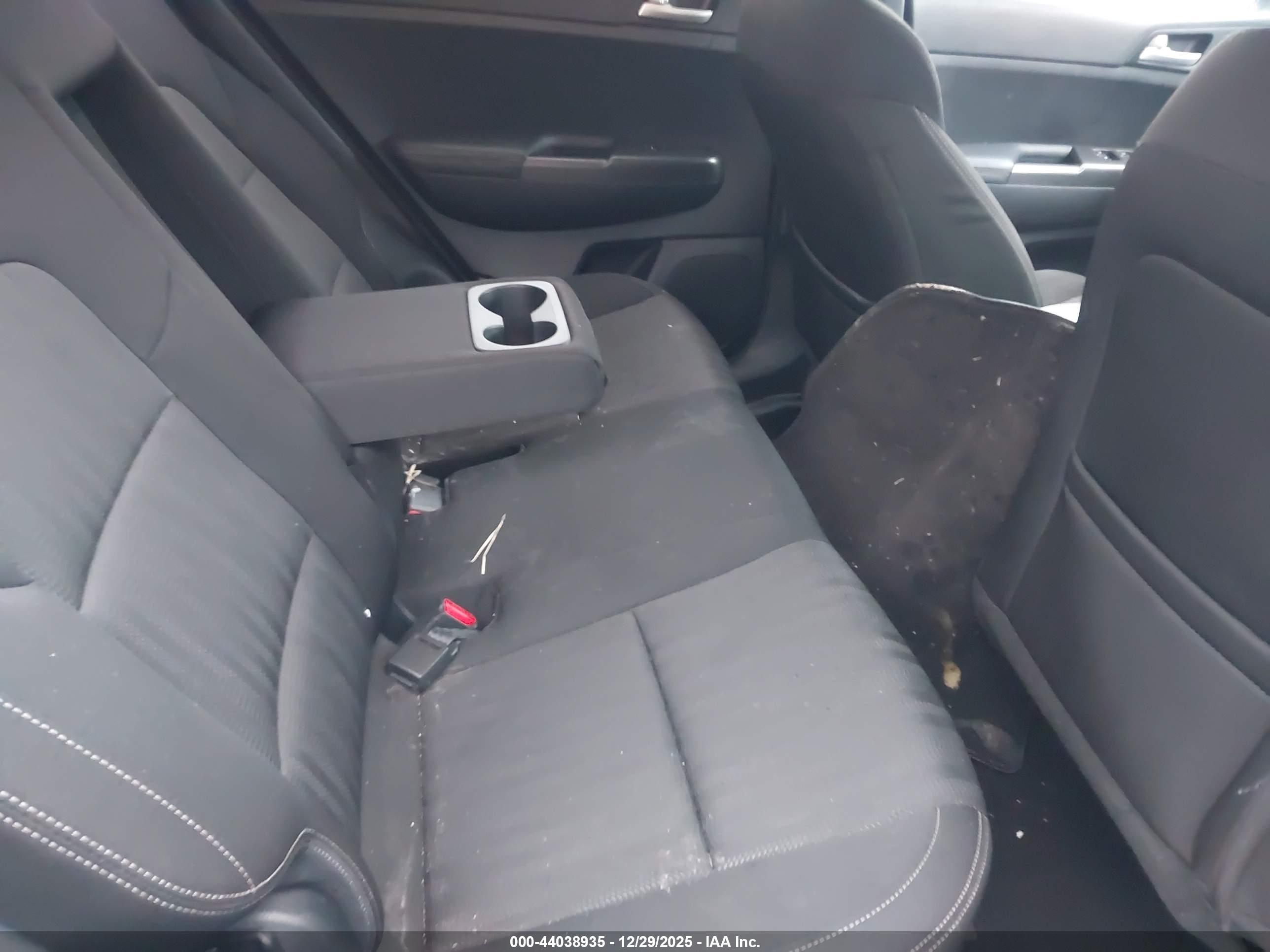 KIA SPORTAGE image 8