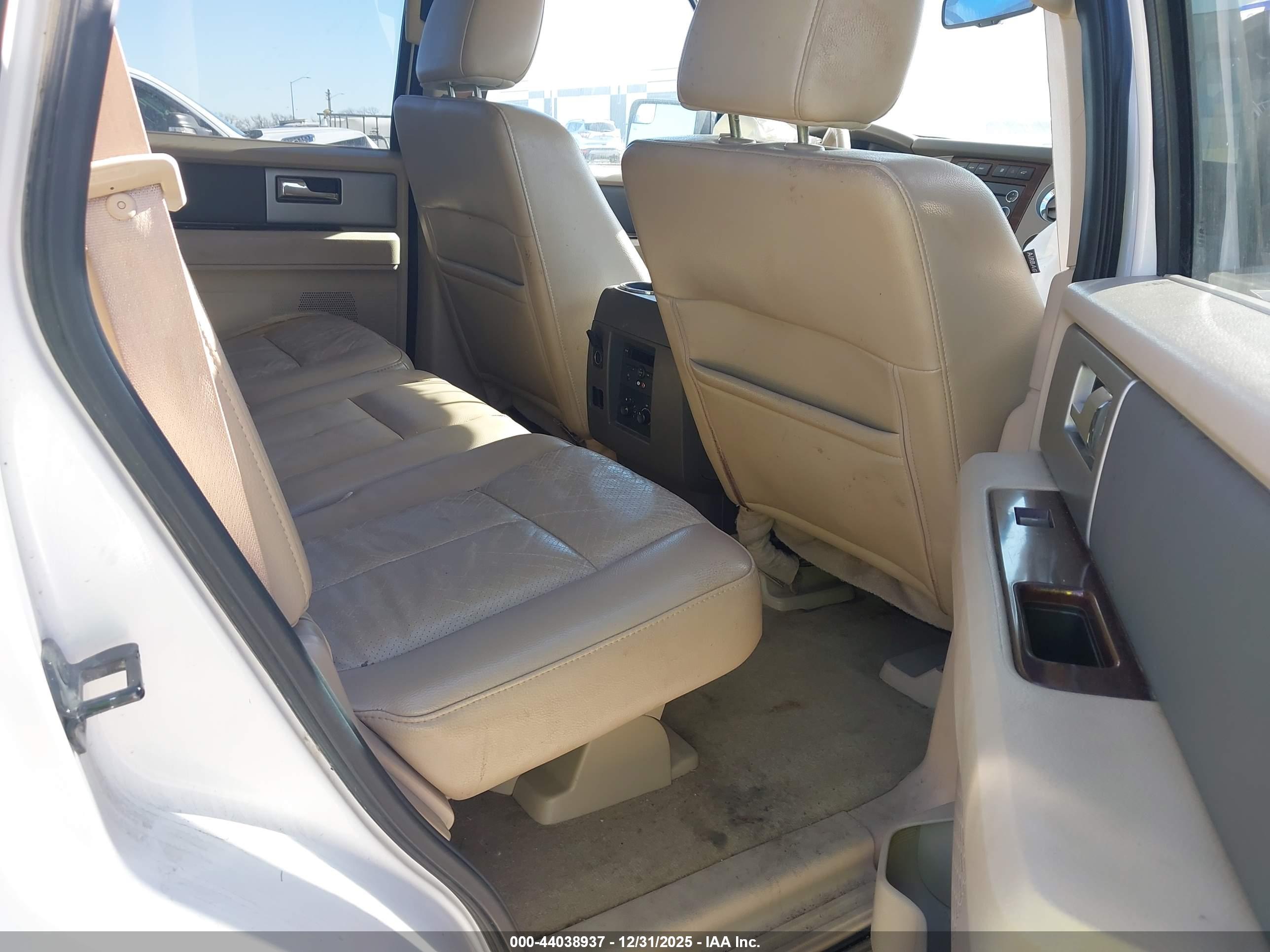 FORD EXPEDITION image 8
