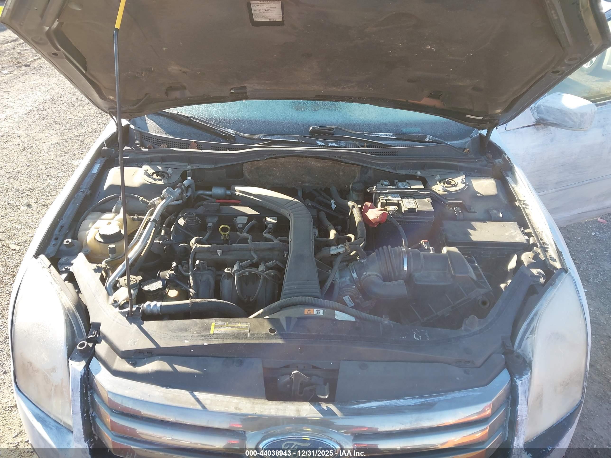 FORD FUSION image 10