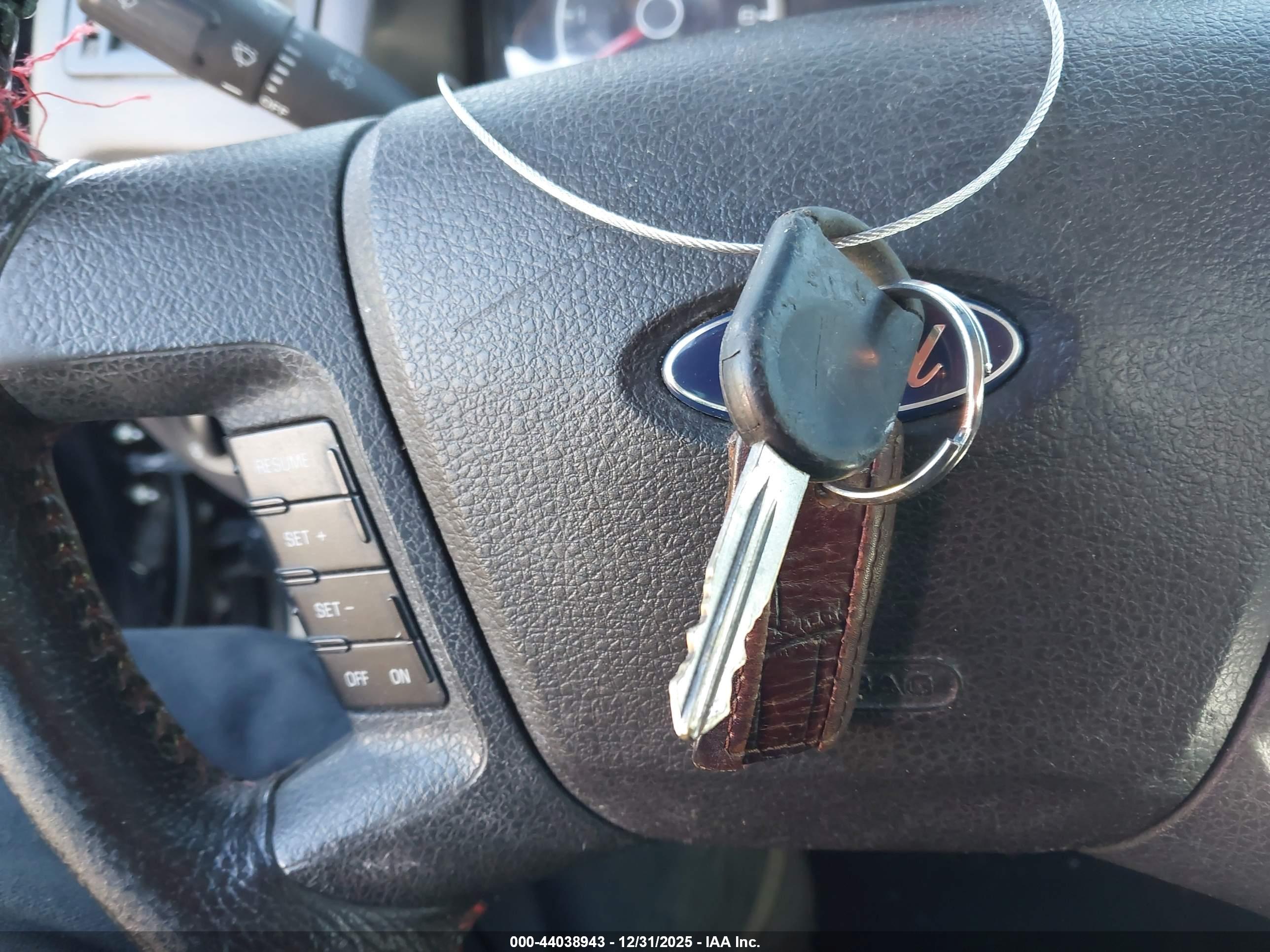 FORD FUSION image 11