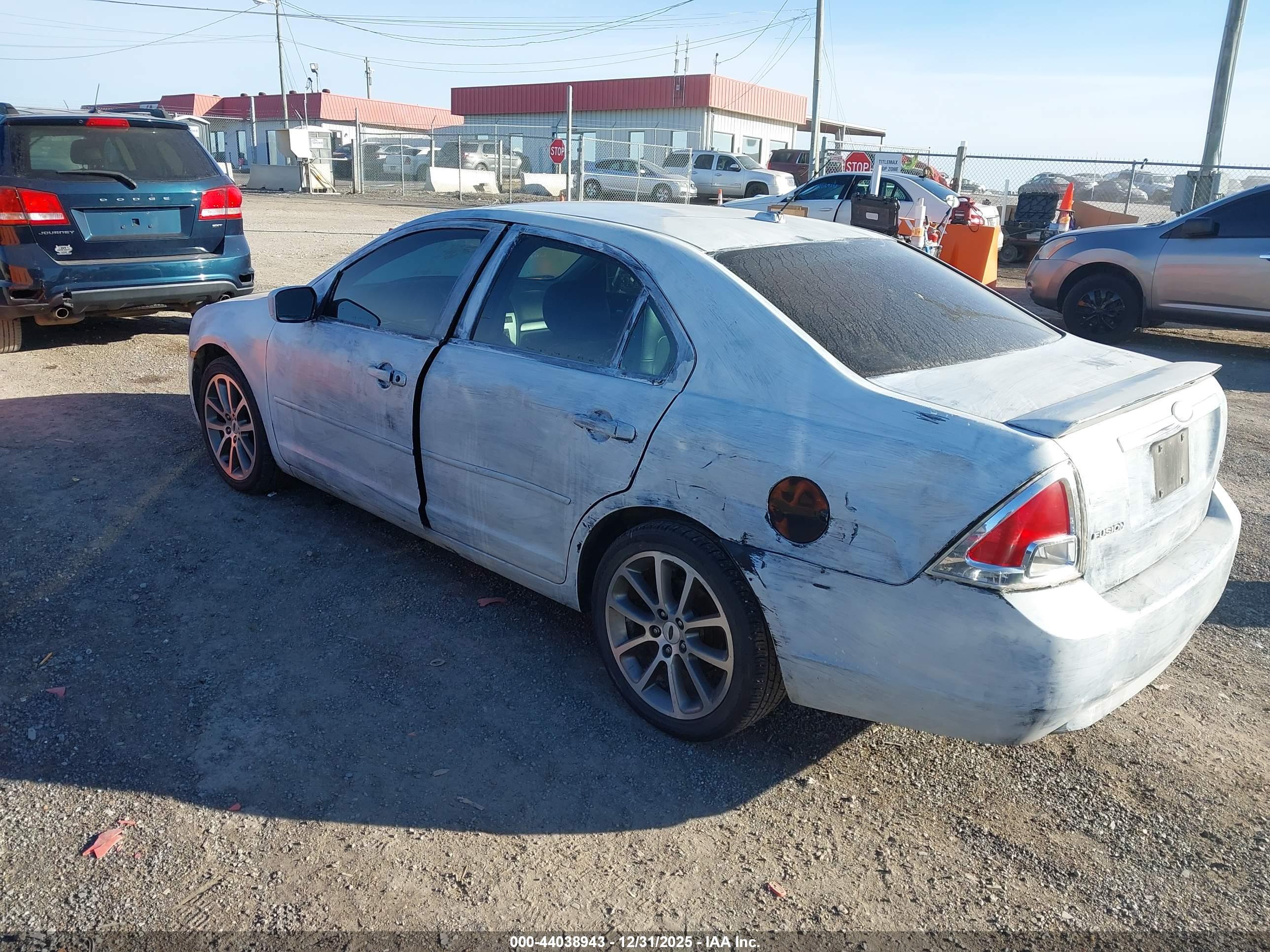 FORD FUSION image 3