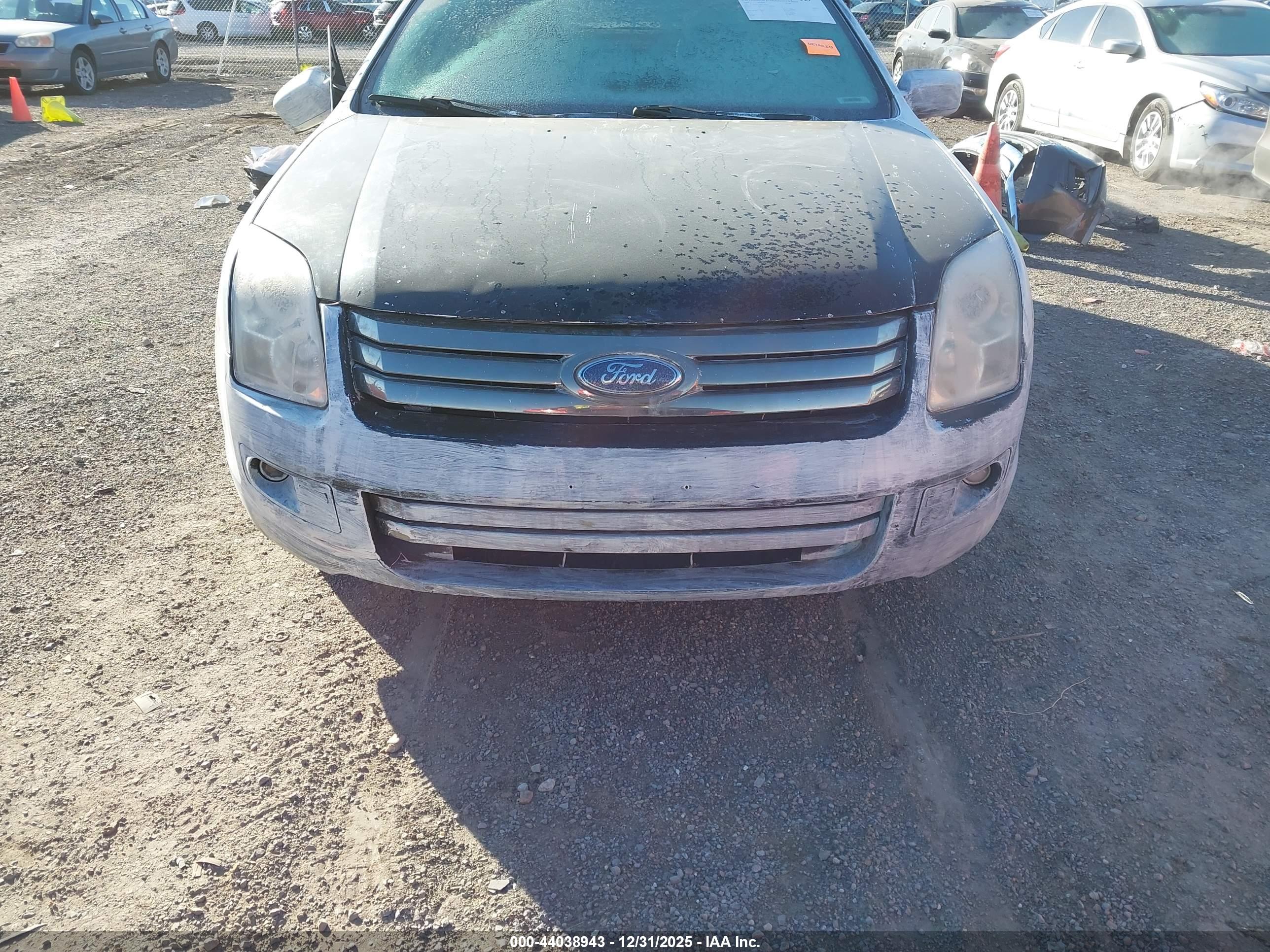 FORD FUSION image 6