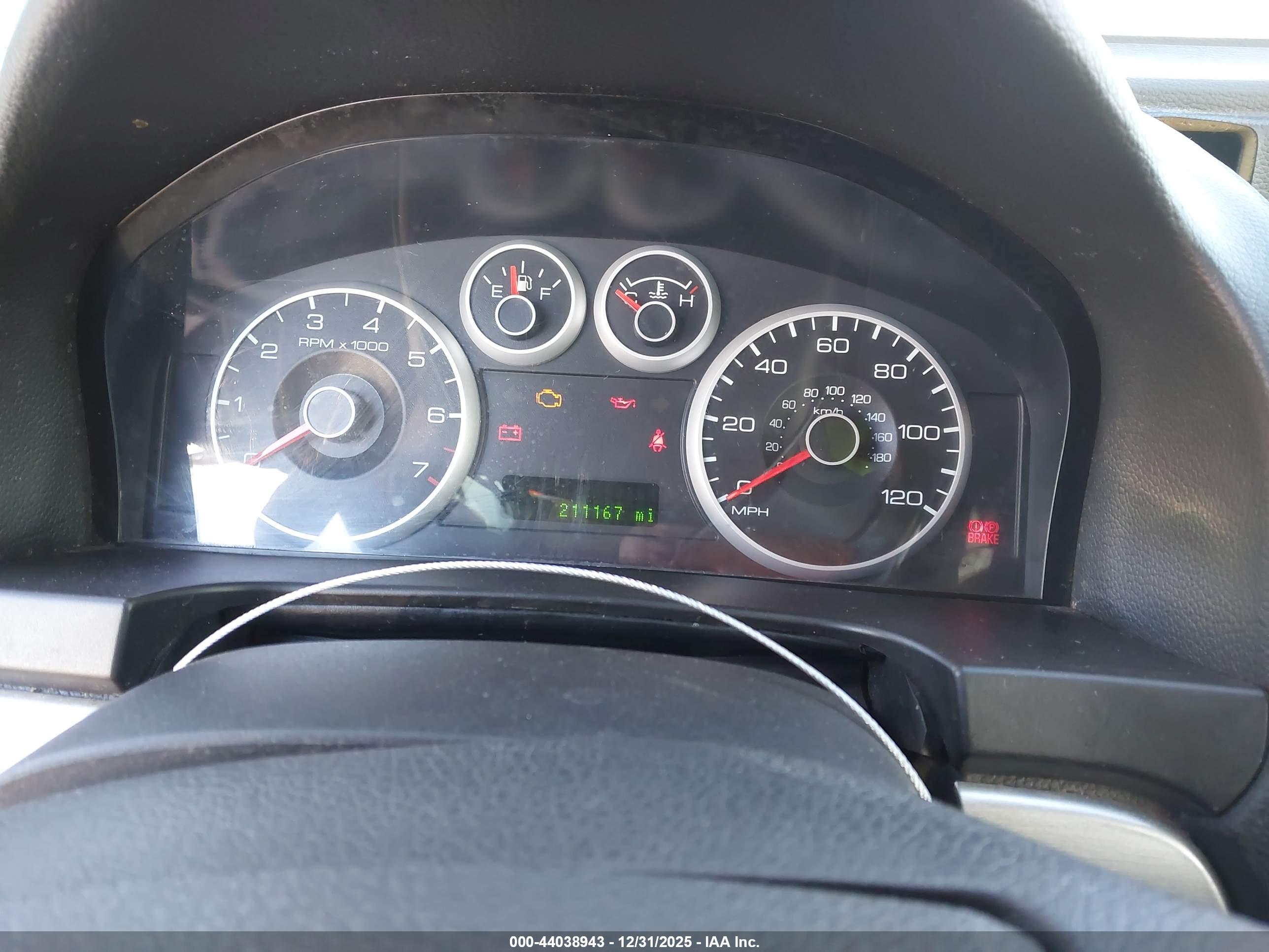 FORD FUSION image 7