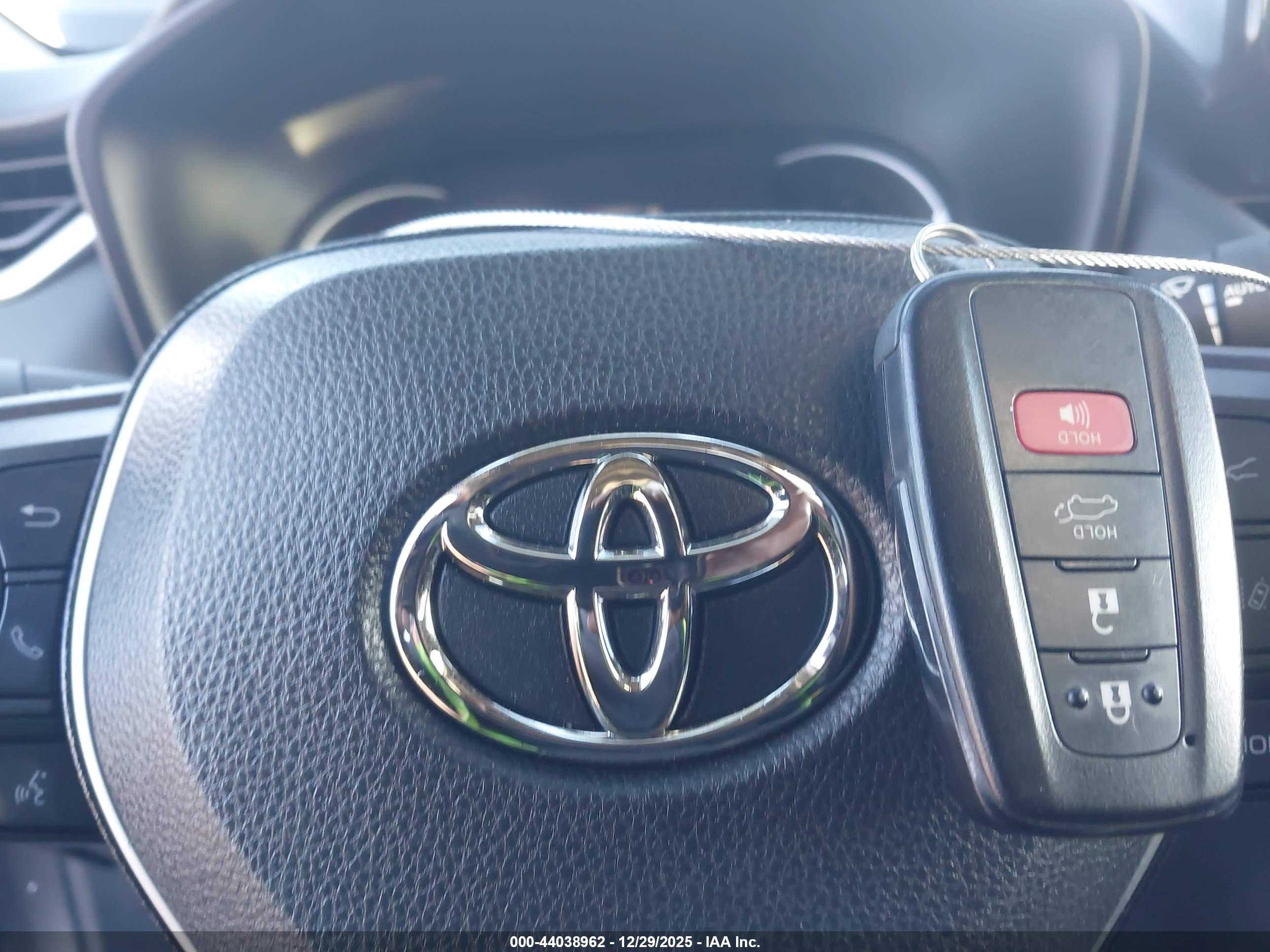 TOYOTA RAV4 image 11