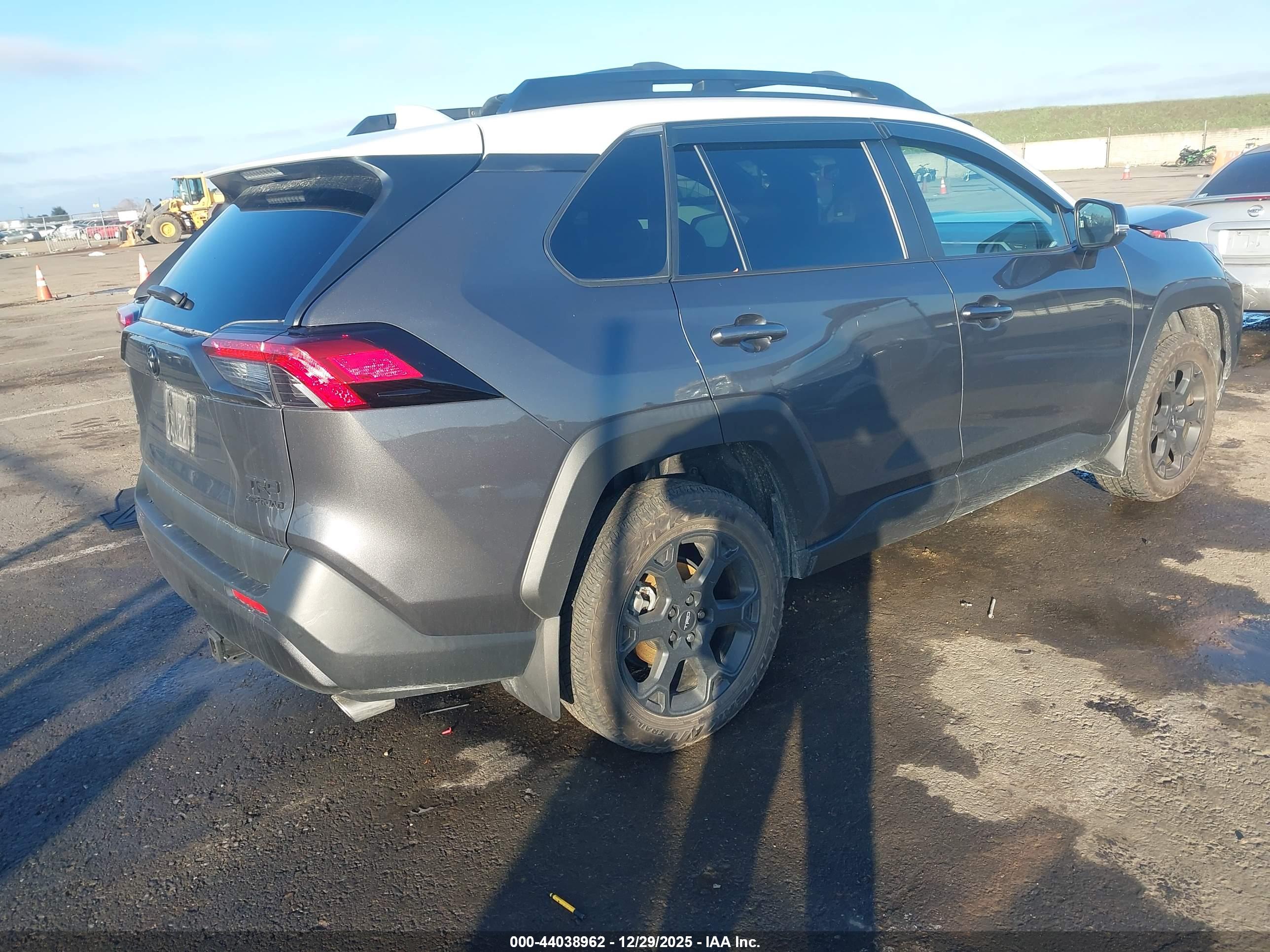 TOYOTA RAV4 image 4