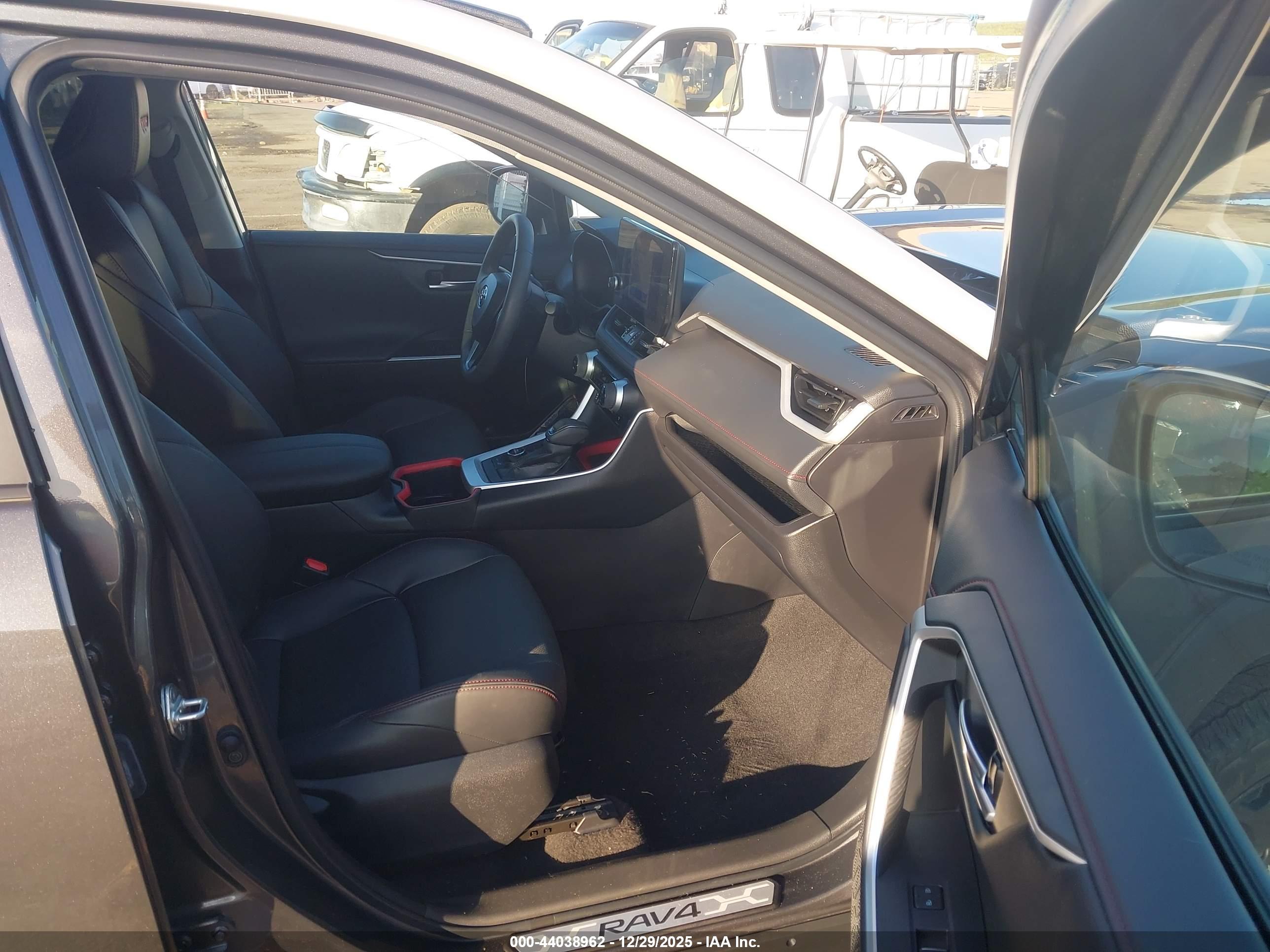 TOYOTA RAV4 image 5