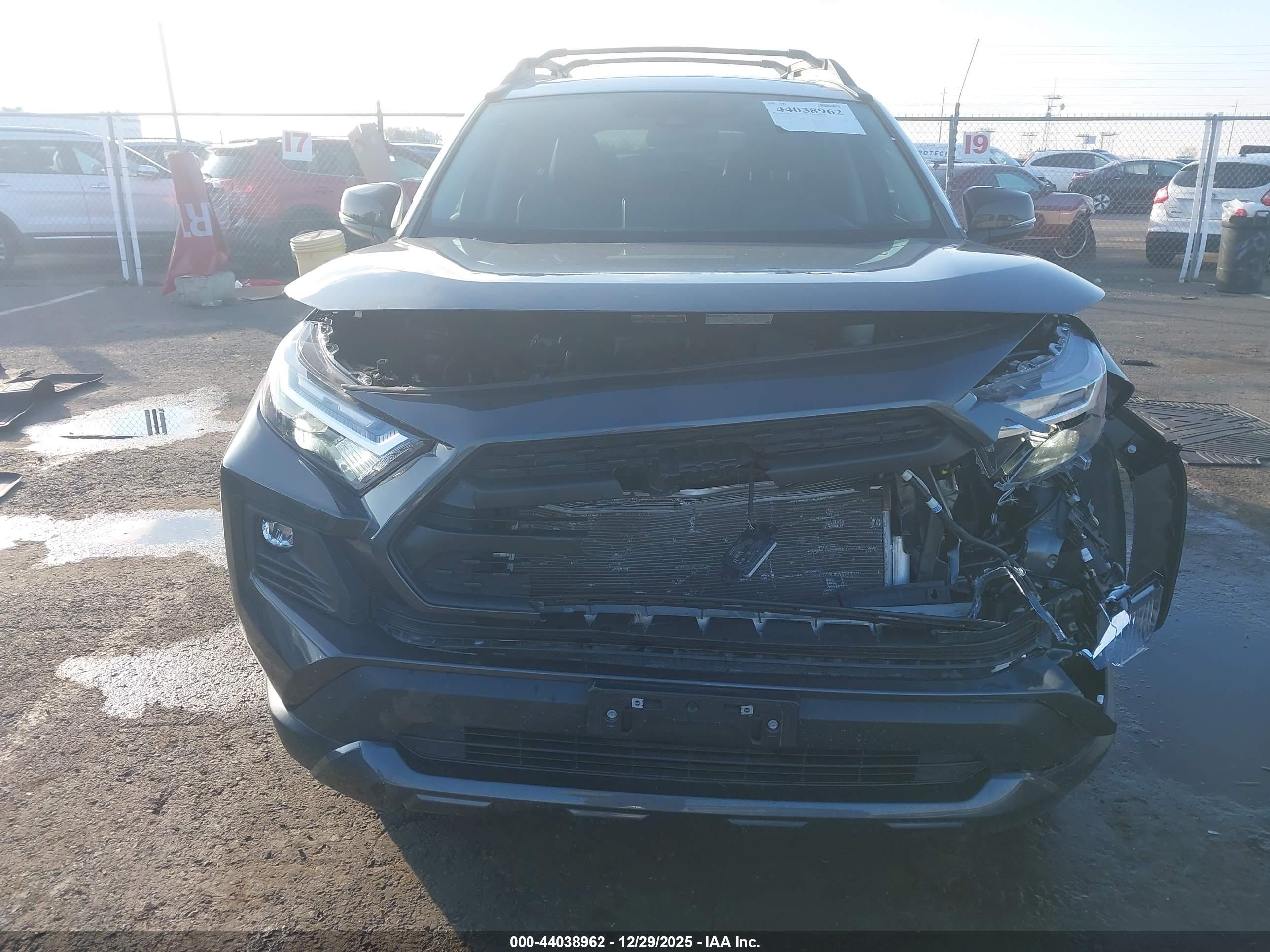 TOYOTA RAV4 image 6