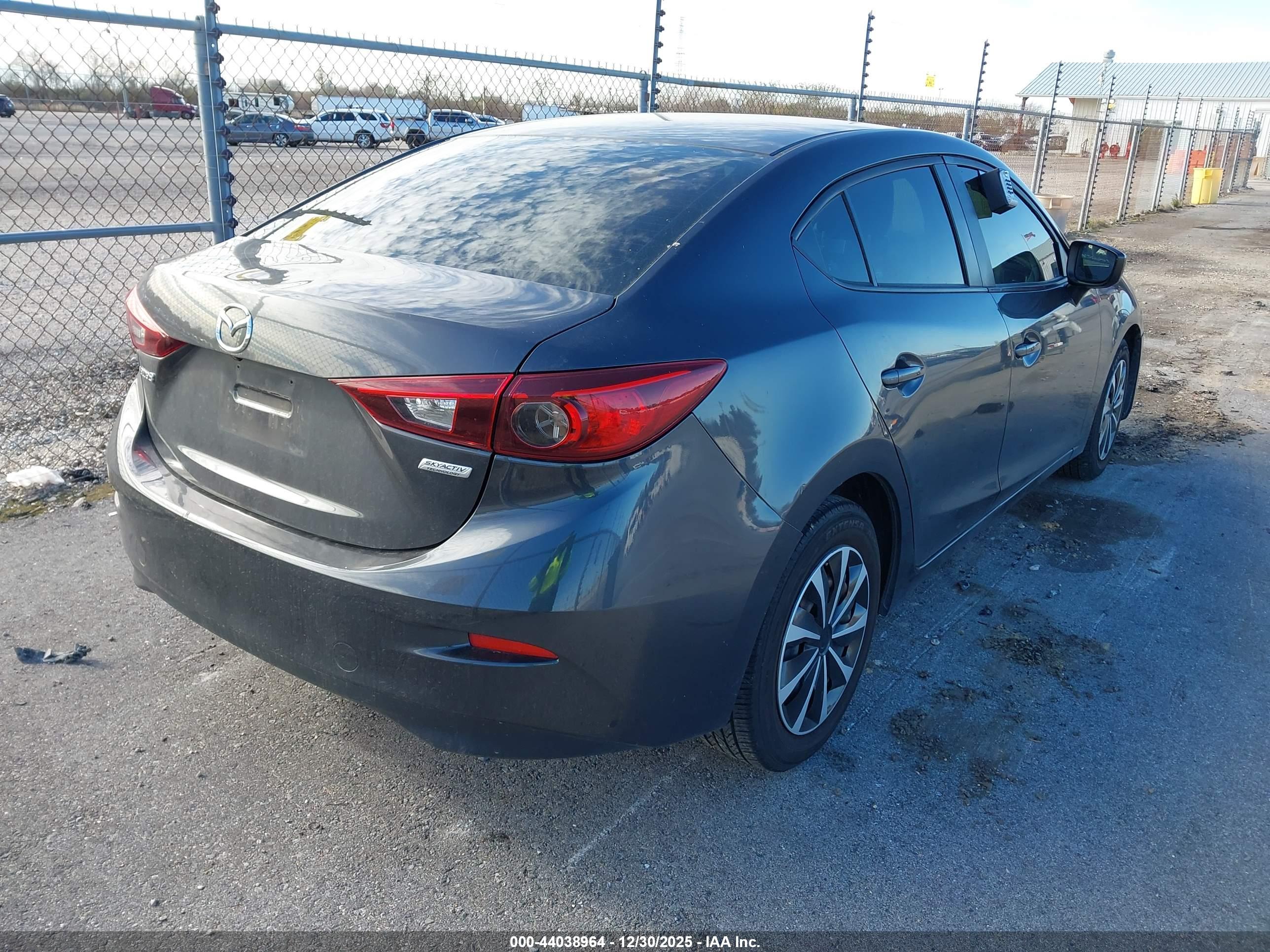 MAZDA MAZDA3 image 4