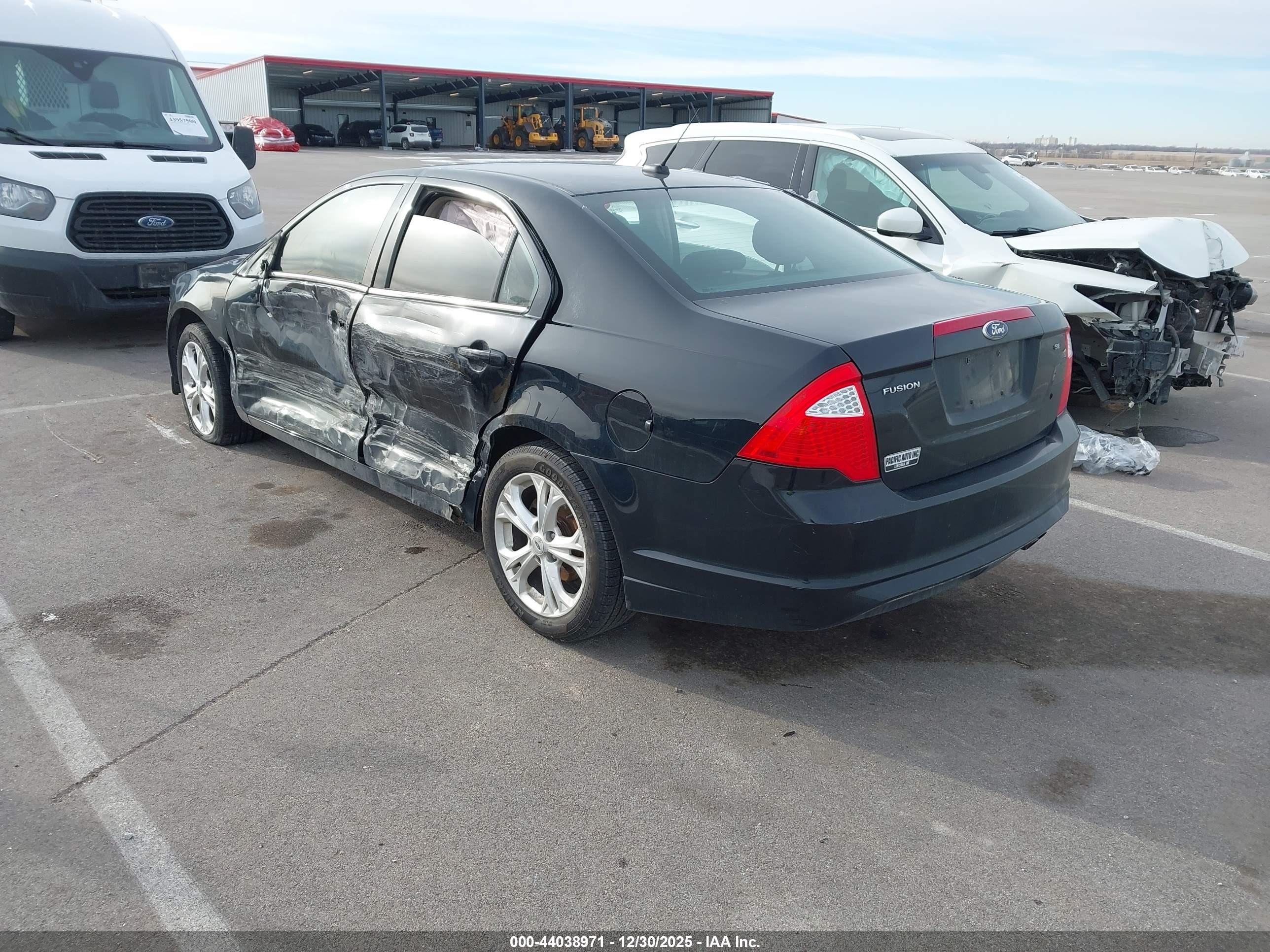 FORD FUSION image 3